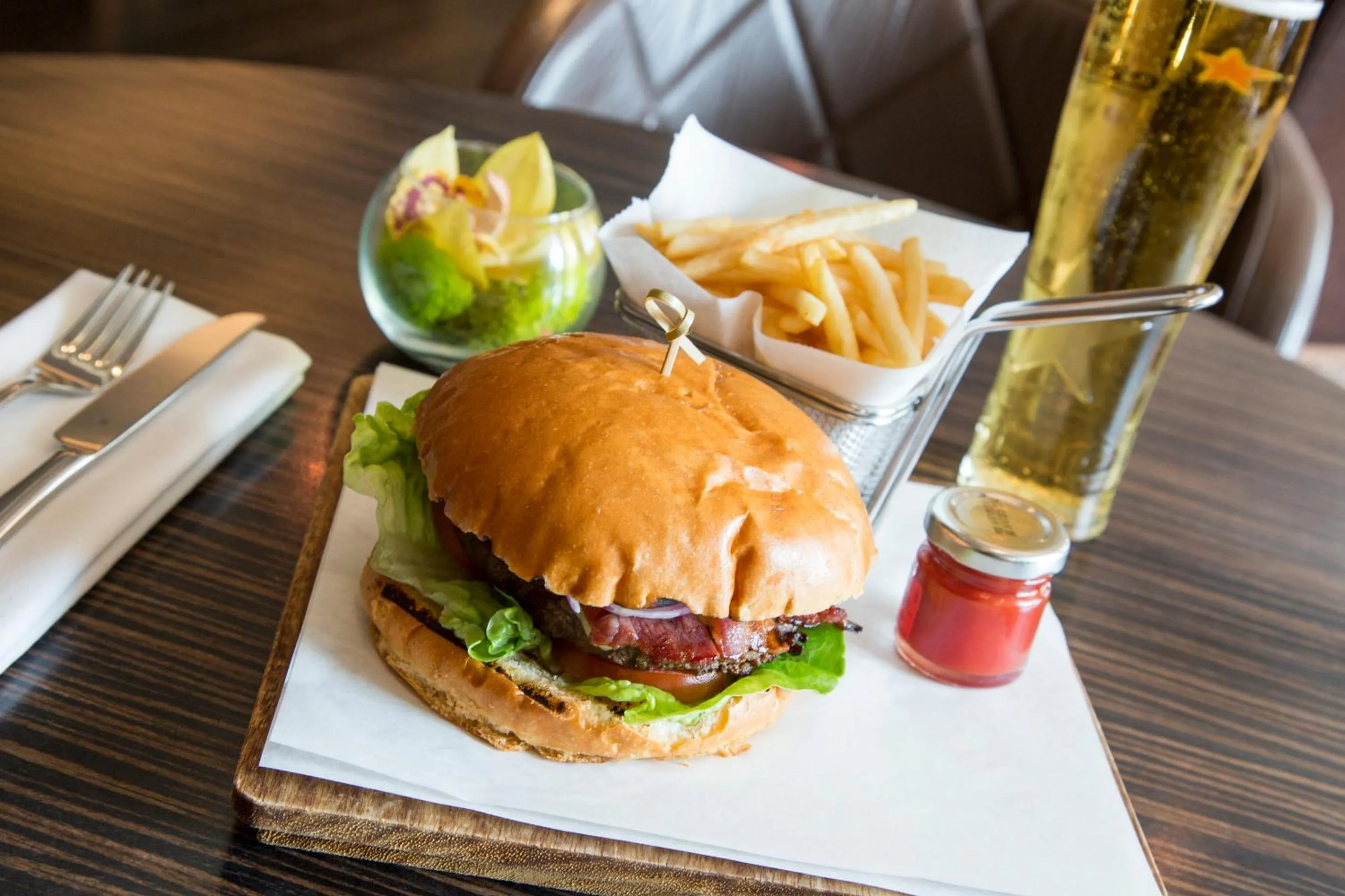 Restaurant/places to eat in Thistle London Hyde Park Kensington Gardens