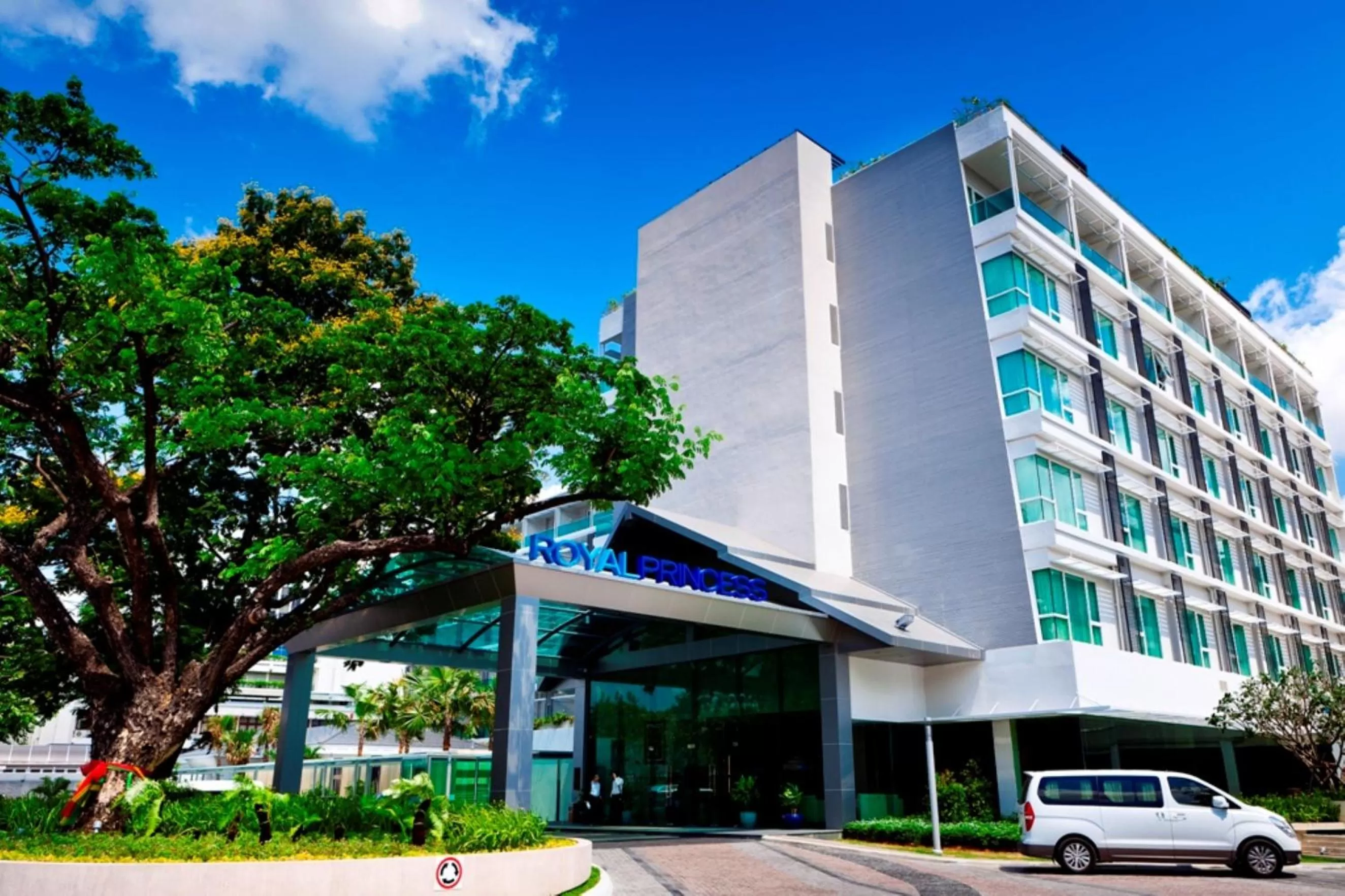 Property building in Royal Princess Larn Luang - SHA Extra Plus