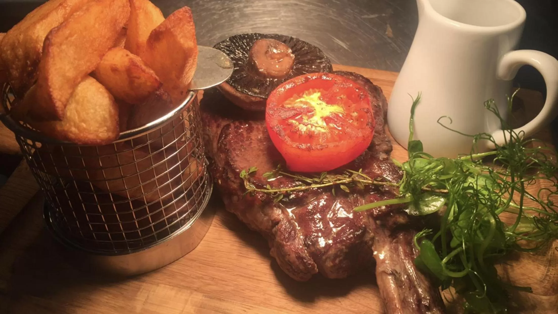 Food and drinks in The Black Swan Hotel