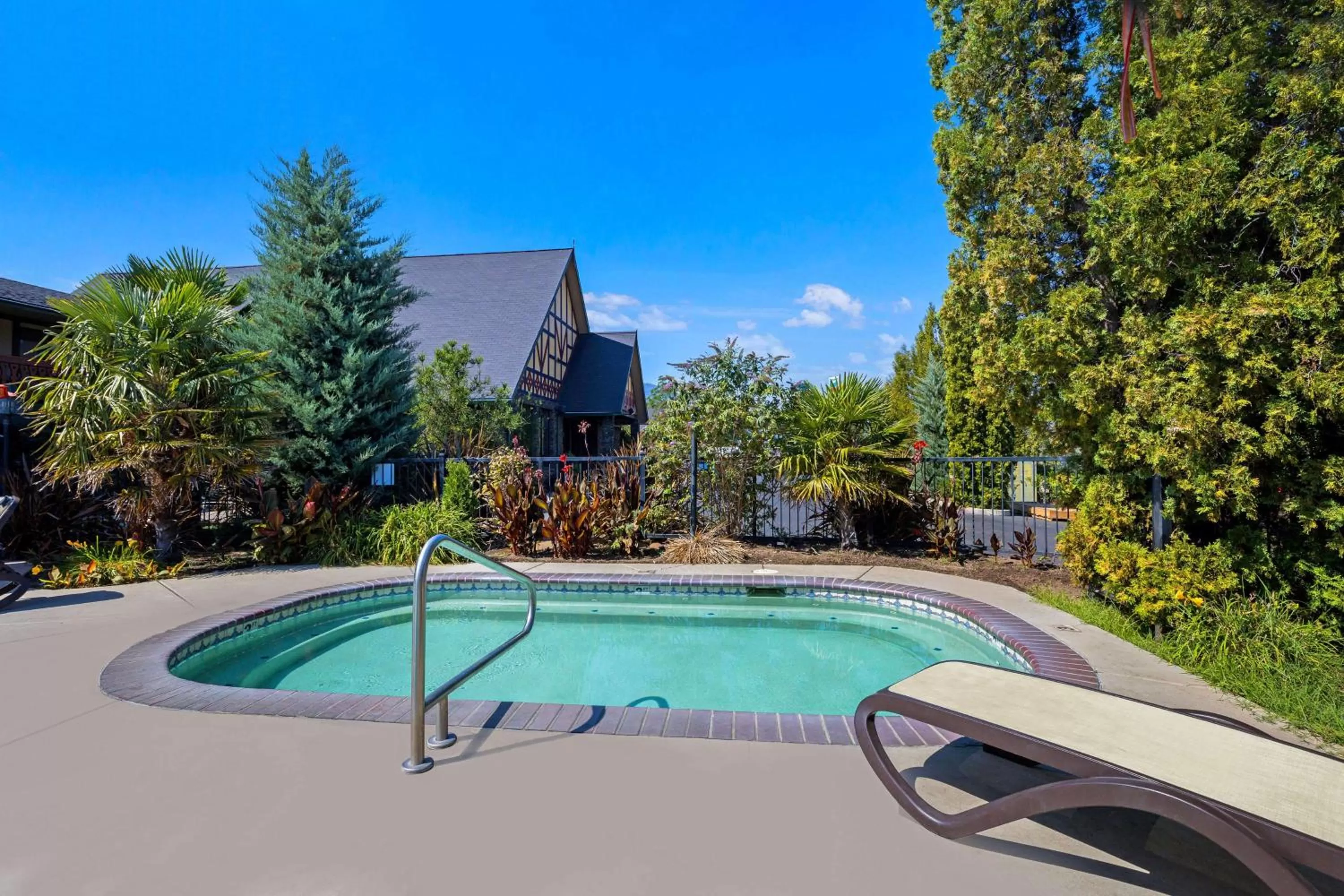 Hot Tub in Best Western Windsor Inn