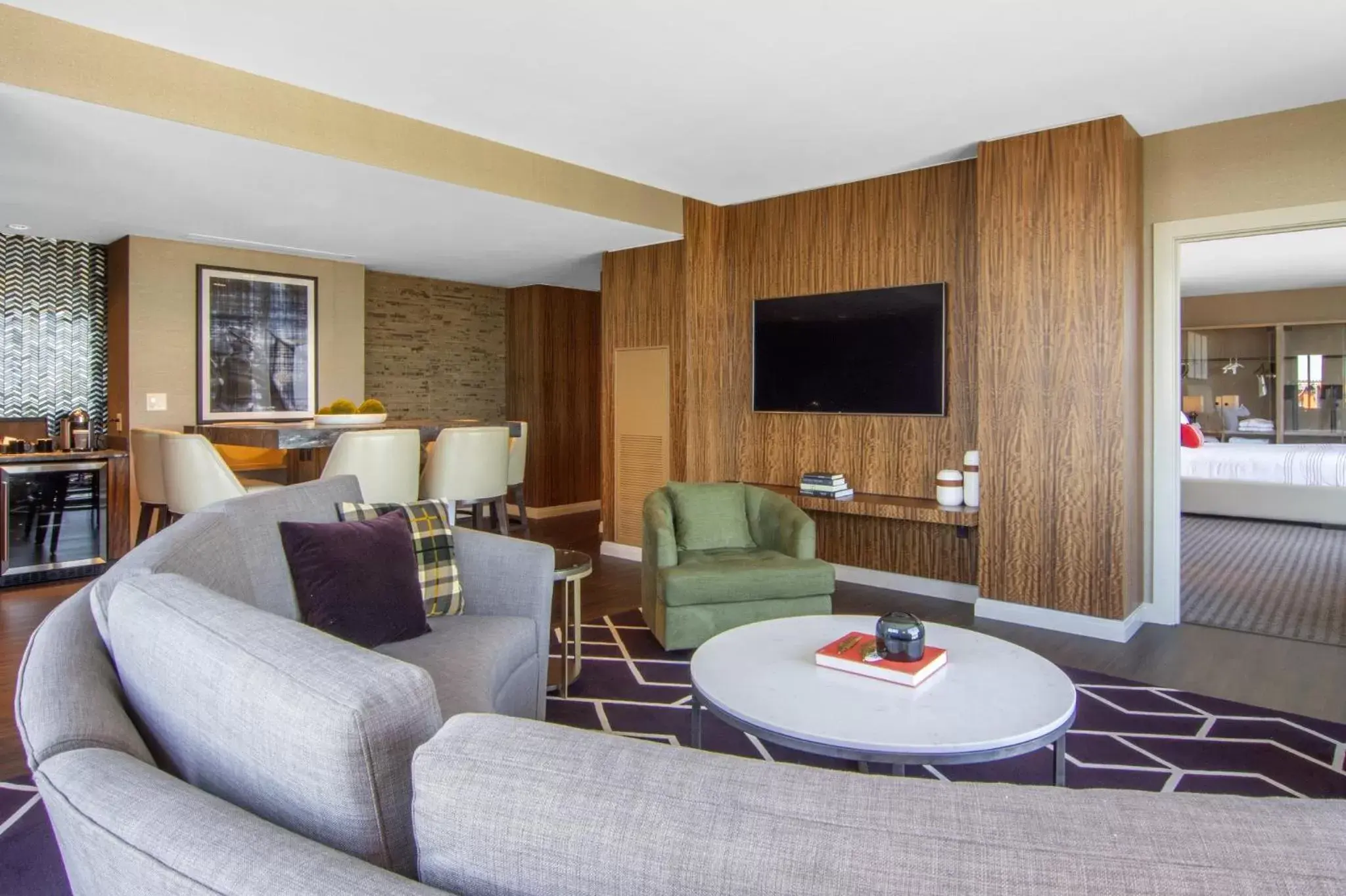 Photo of the whole room, Seating Area in Omni Hotel at the Battery Atlanta