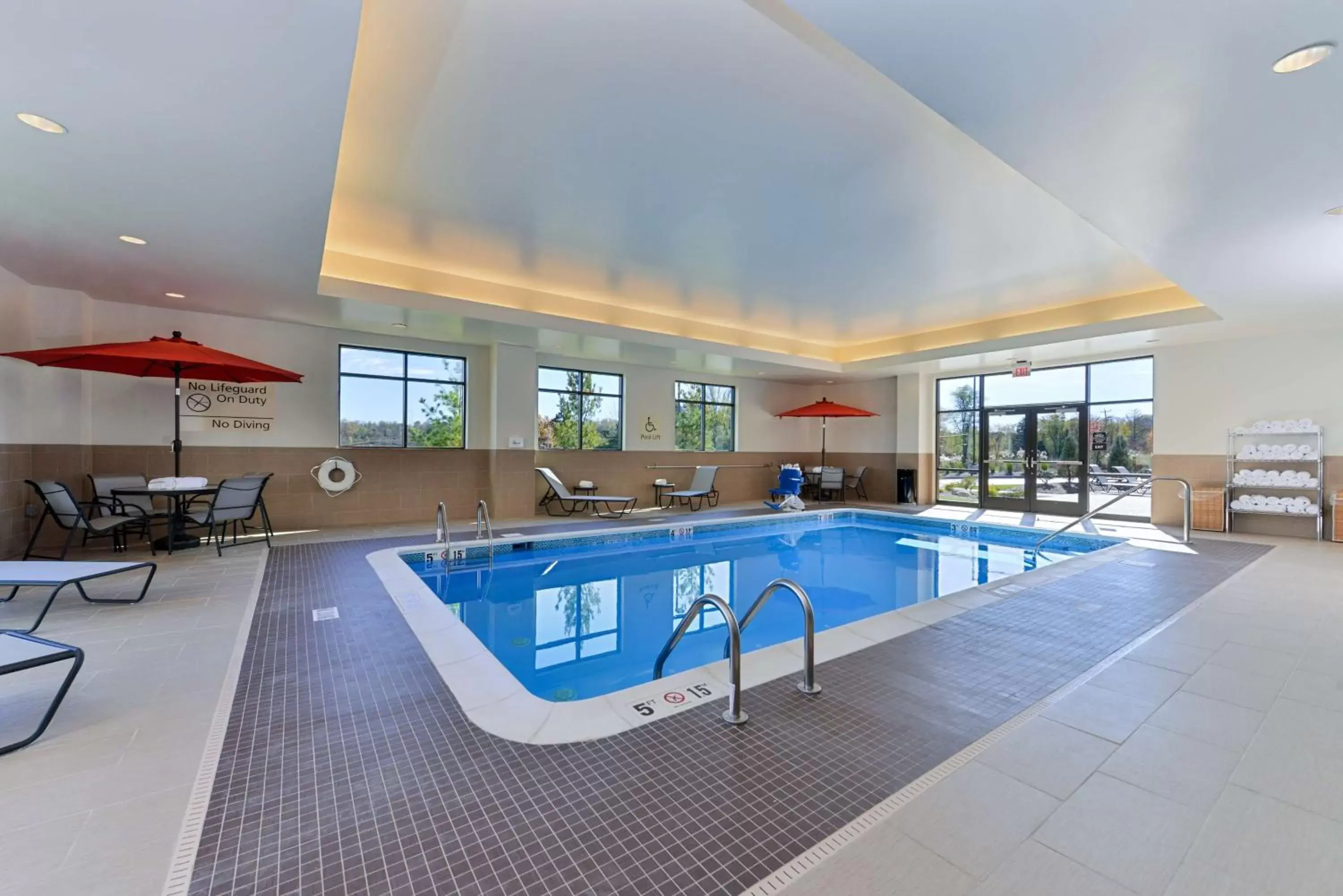 Pool view, Swimming Pool in Hampton Inn & Suites California University-Pittsburgh