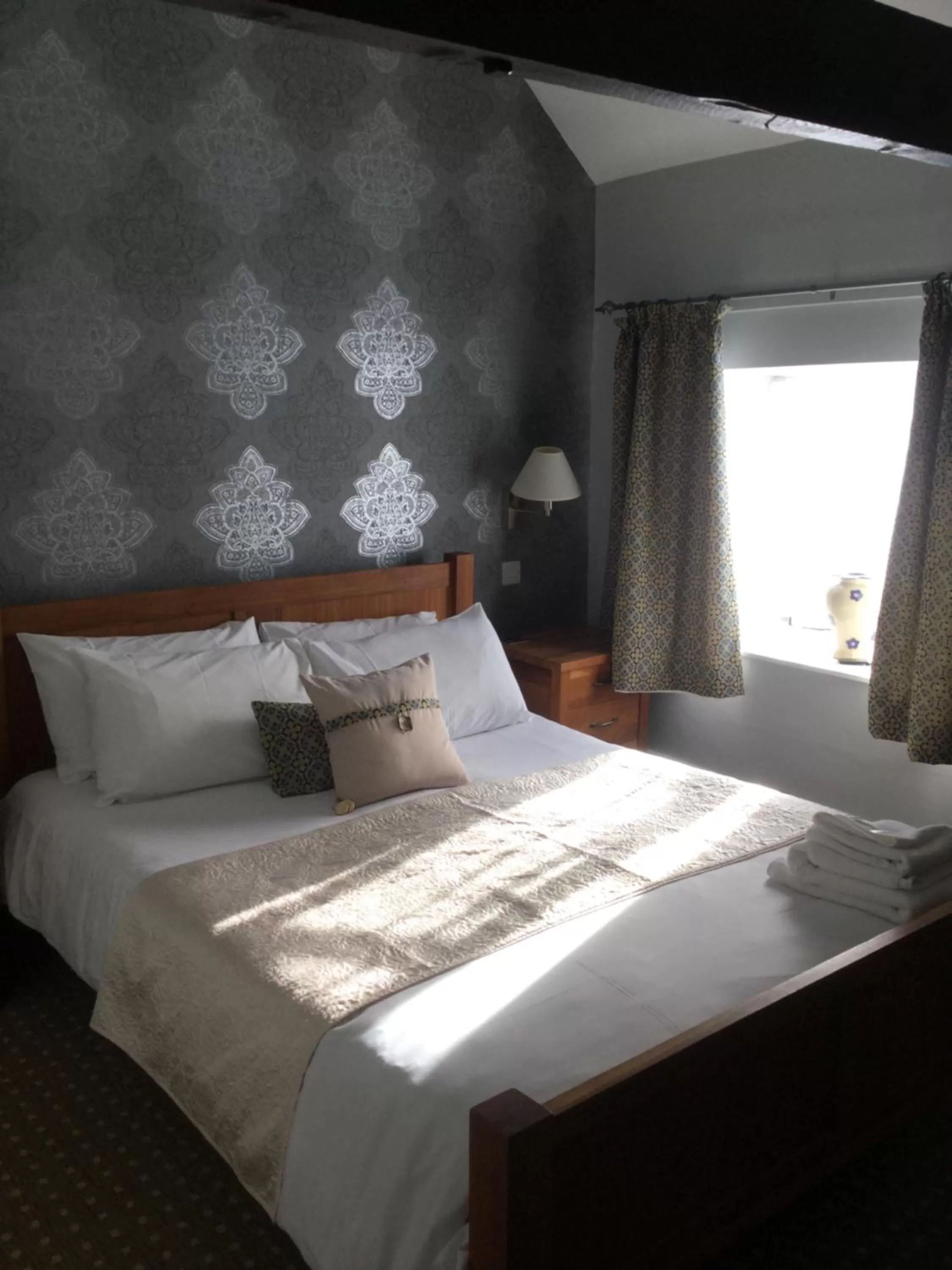 Photo of the whole room, Bed in The Haymaker Inn