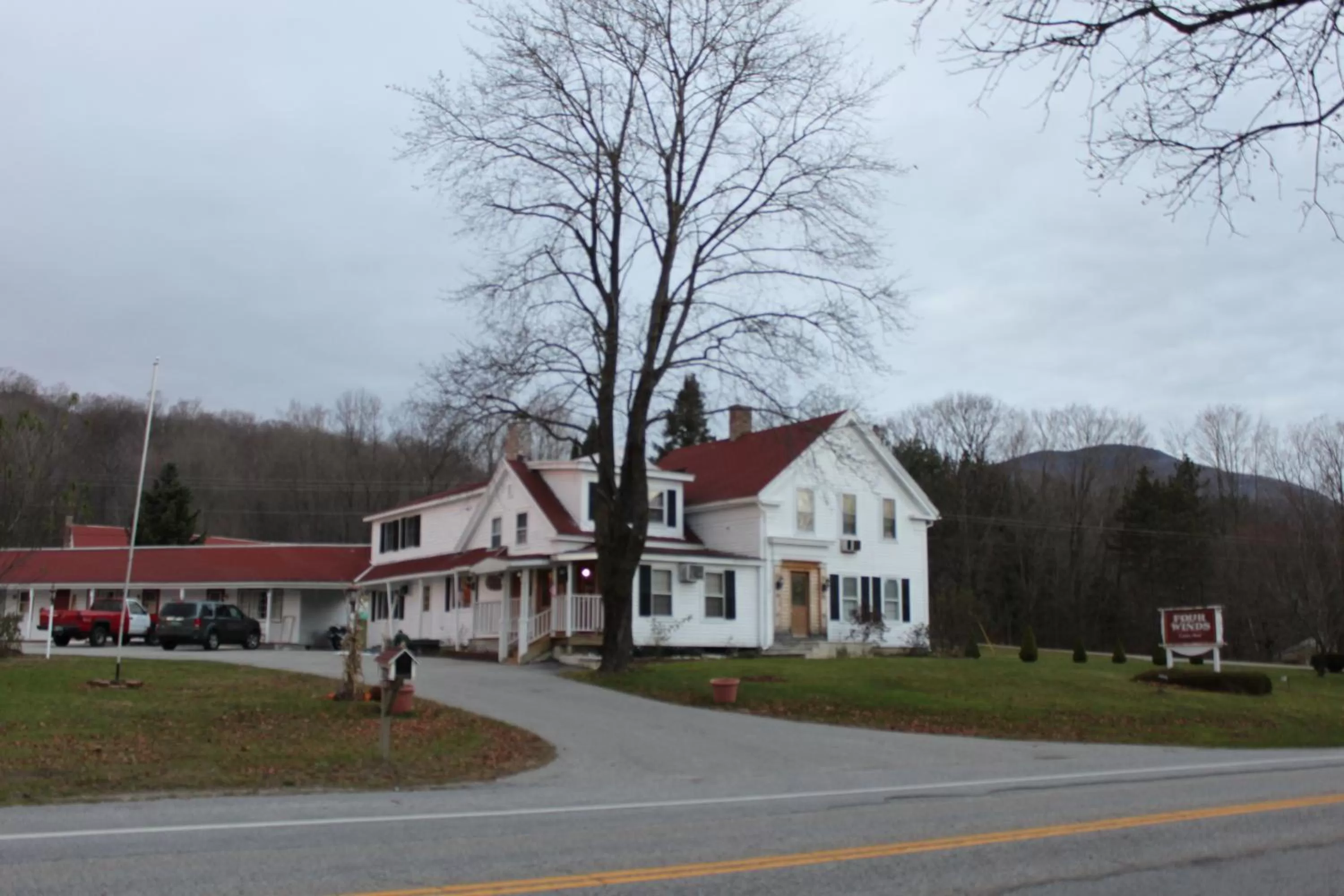 Facade/entrance in Four Winds Country Motel