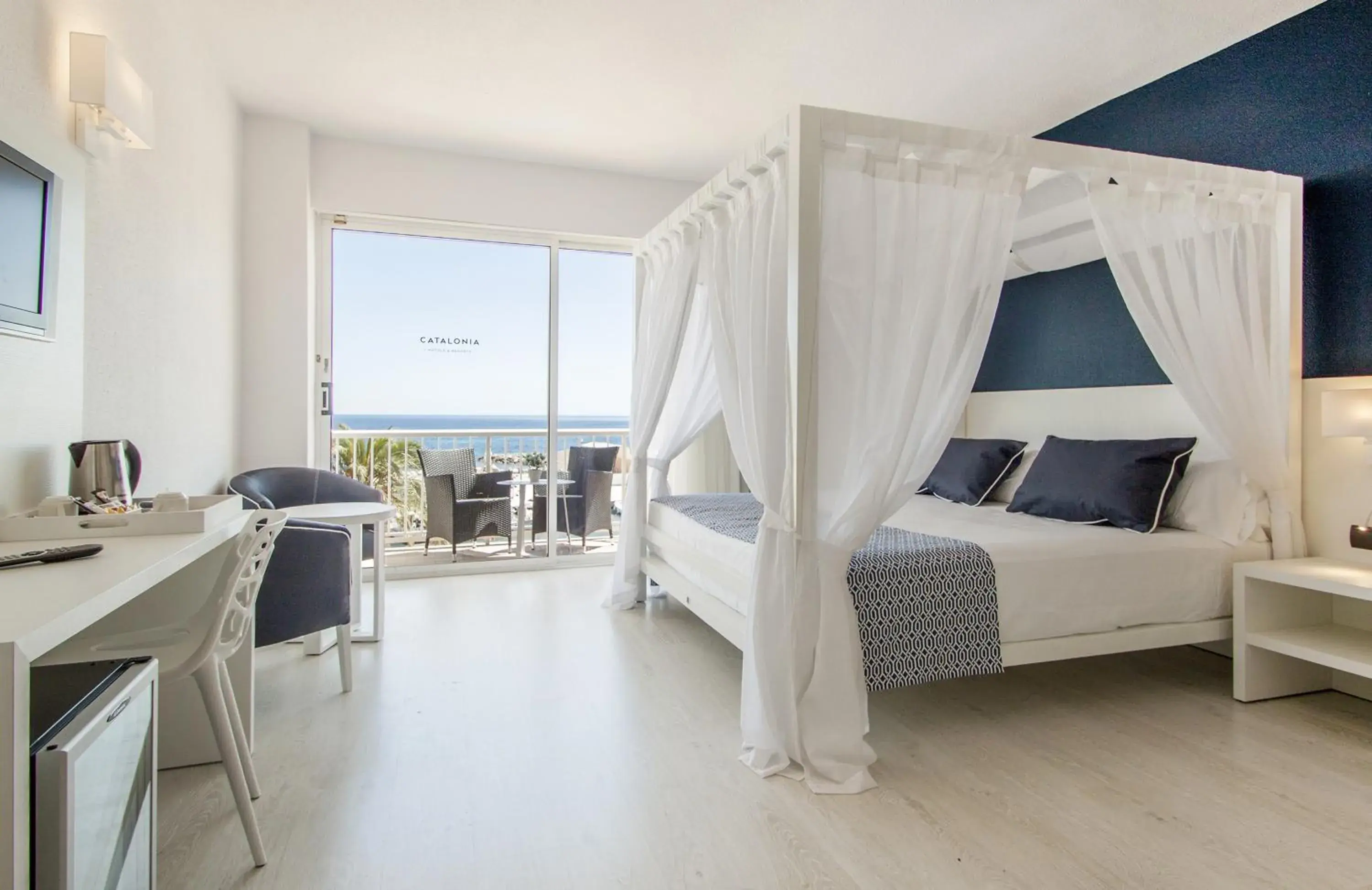 Honeymoon Superior Double Room with Sea View in Catalonia del Mar - Adults Only