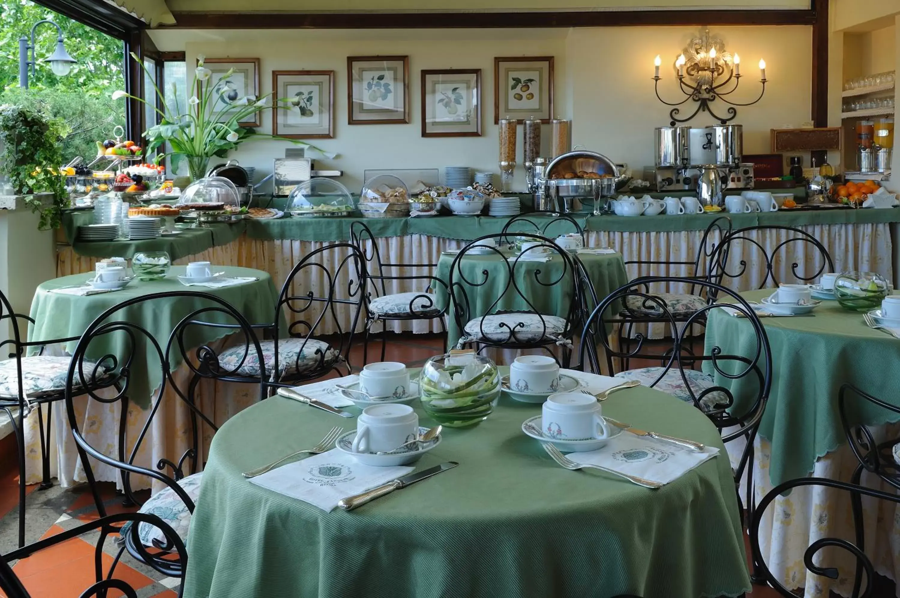 Restaurant/Places to Eat in Hotel Farnese