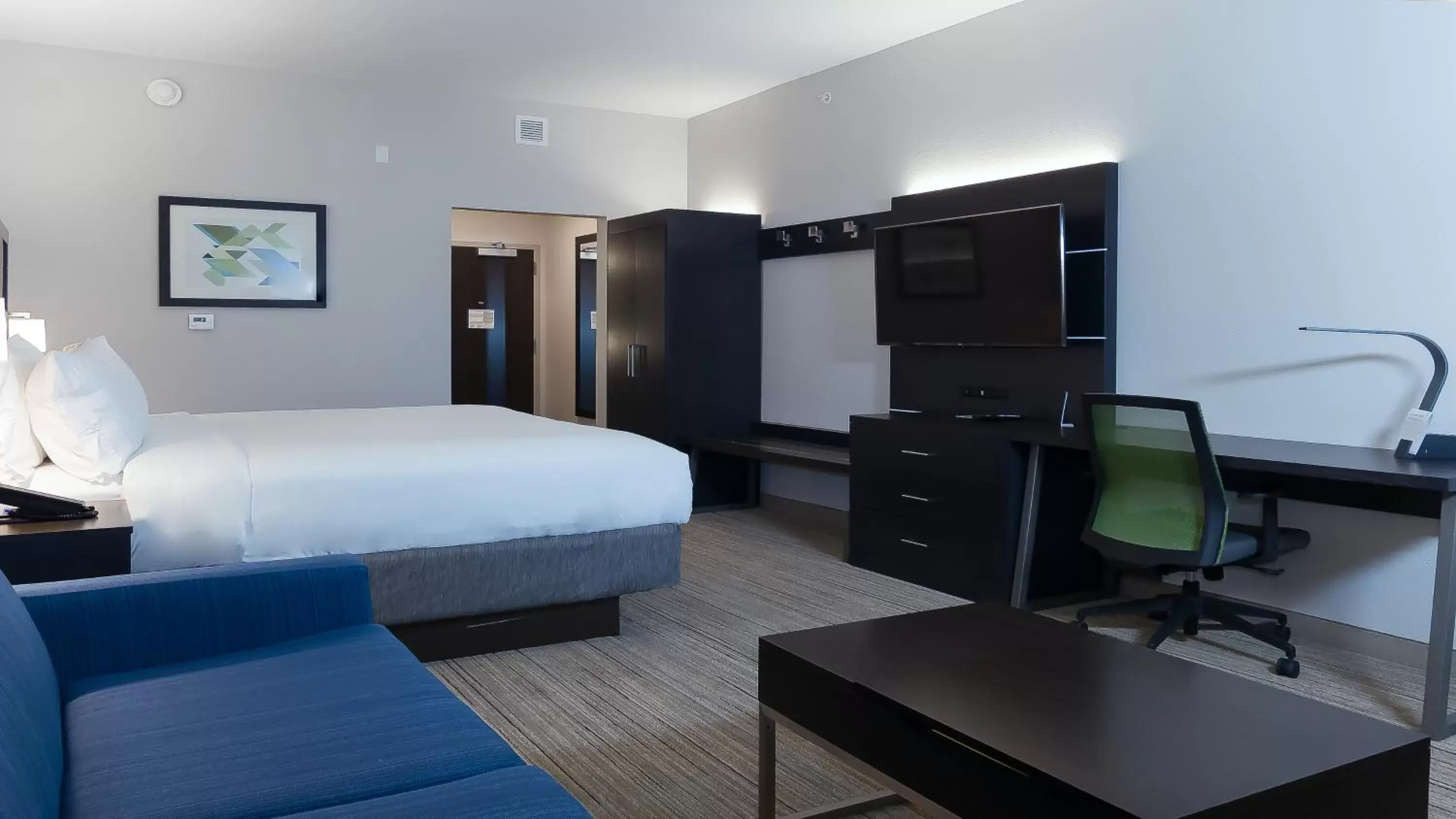 Bed, TV/Entertainment Center in Holiday Inn Express & Suites - Tampa East - Ybor City, an IHG Hotel