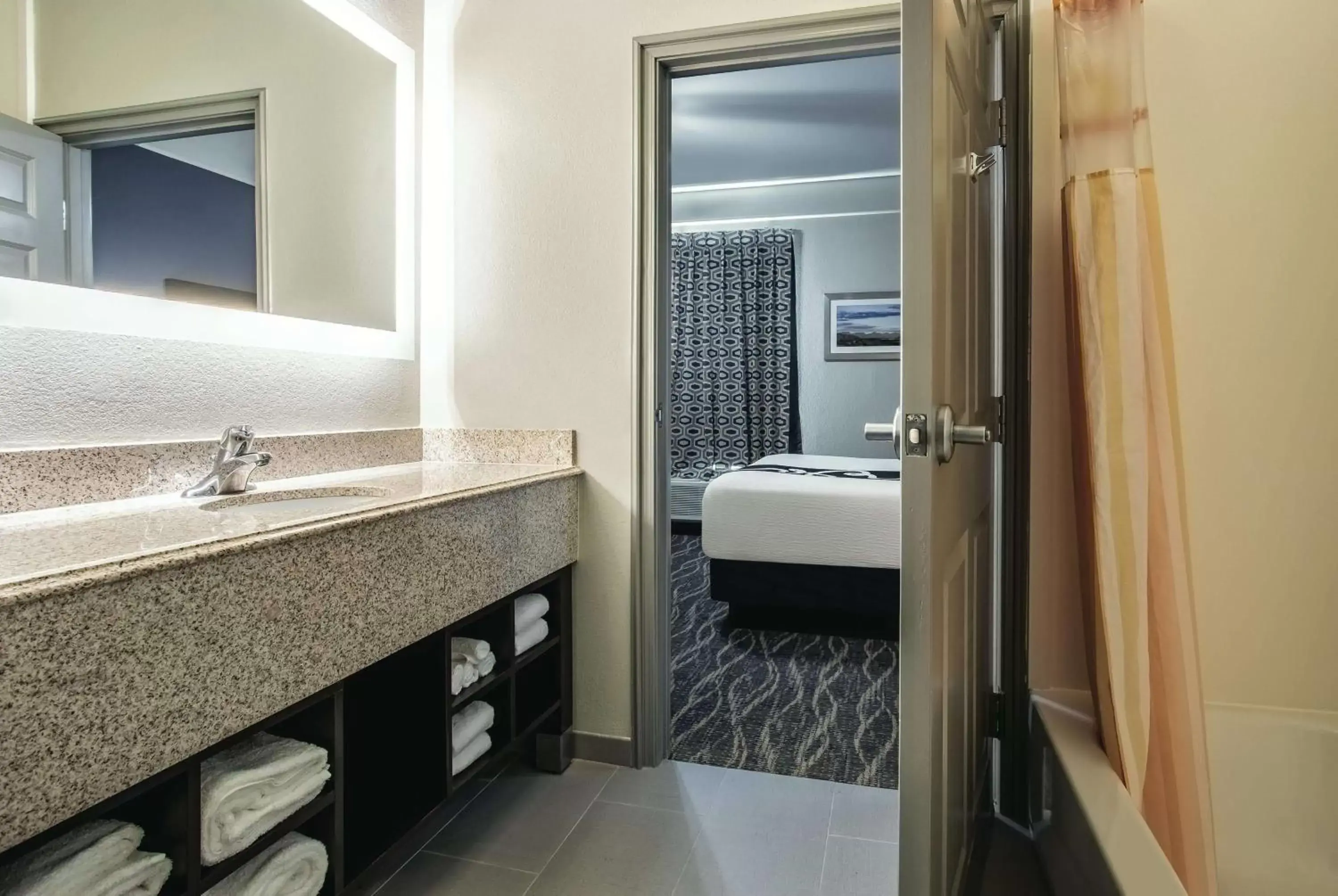 Bathroom in La Quinta by Wyndham Phoenix I-10 West