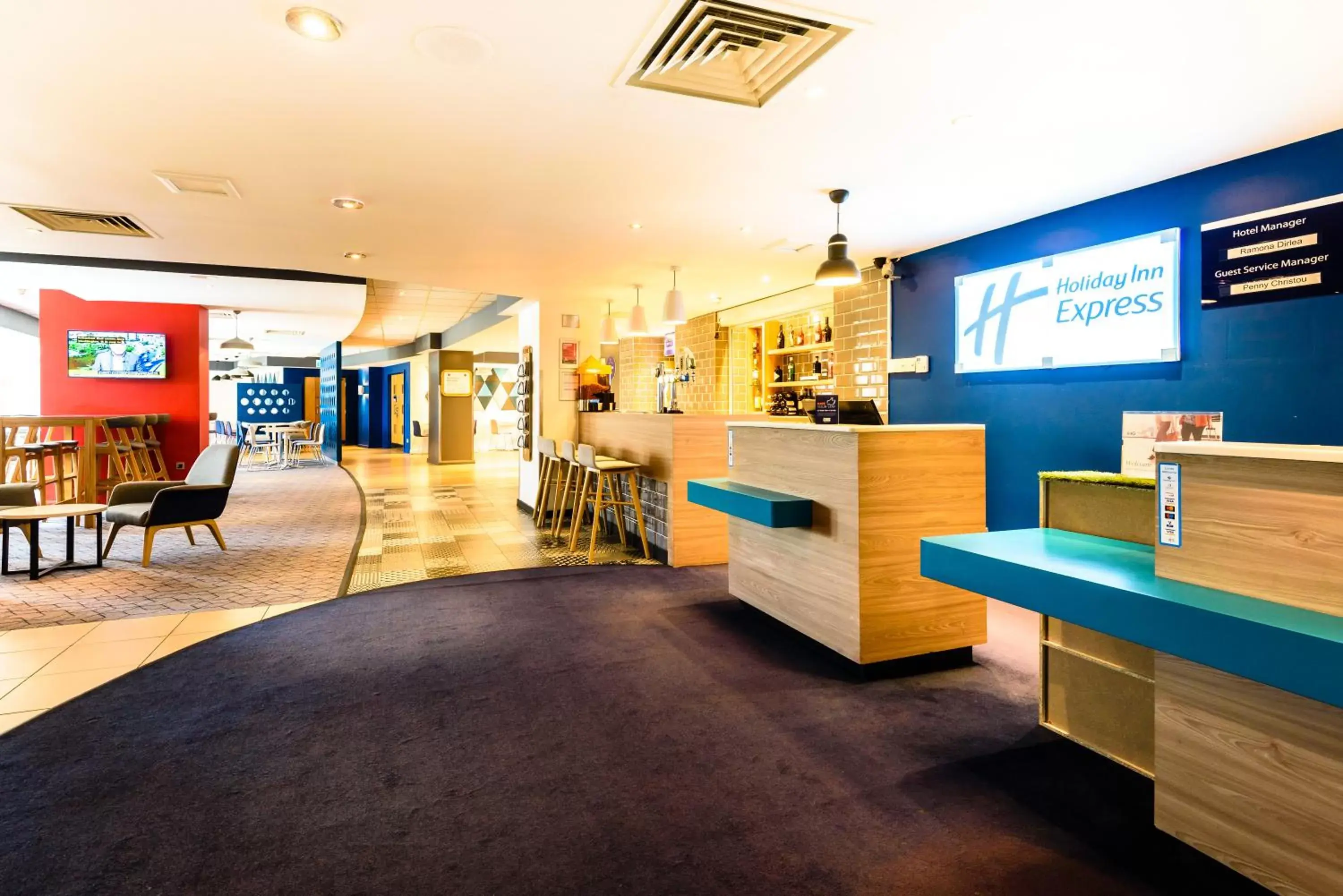 Lobby or reception, Lobby/Reception in Holiday Inn Express Portsmouth Gunwharf Quays, an IHG Hotel