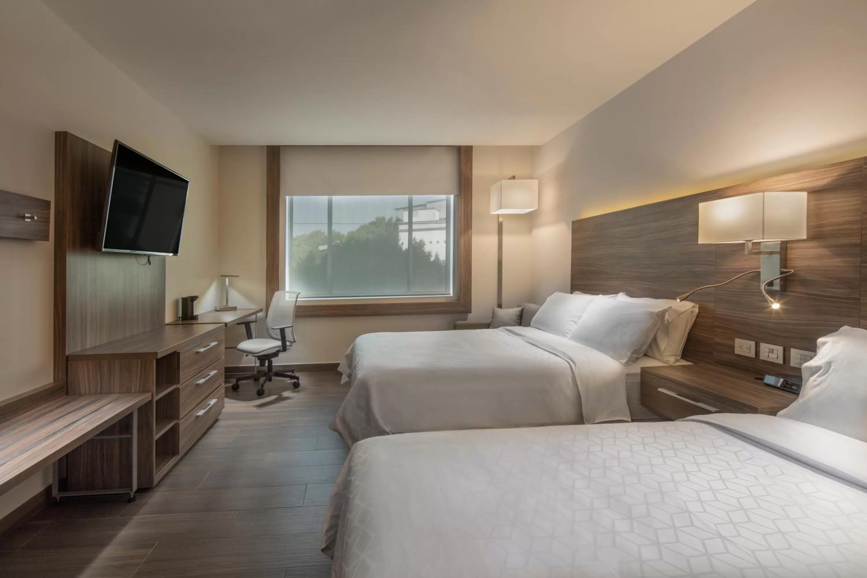 Photo of the whole room, Bed in Holiday Inn Express Puebla by IHG