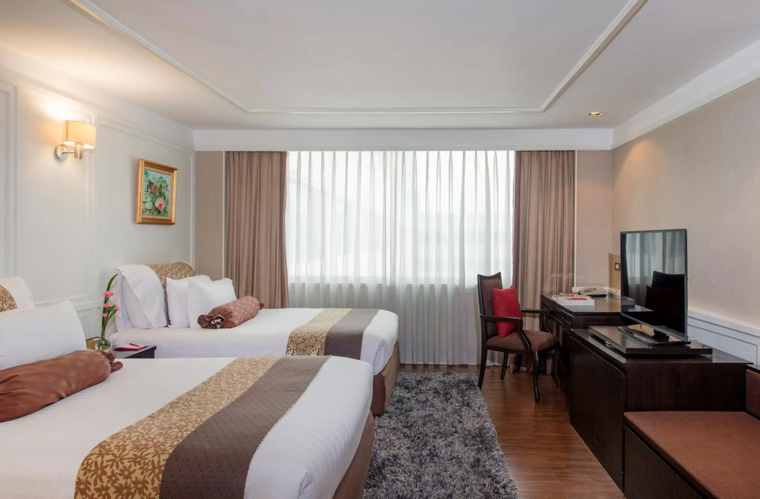 Bedroom, TV/Entertainment Center in Ramada Plaza by Wyndham Bangkok Menam Riverside