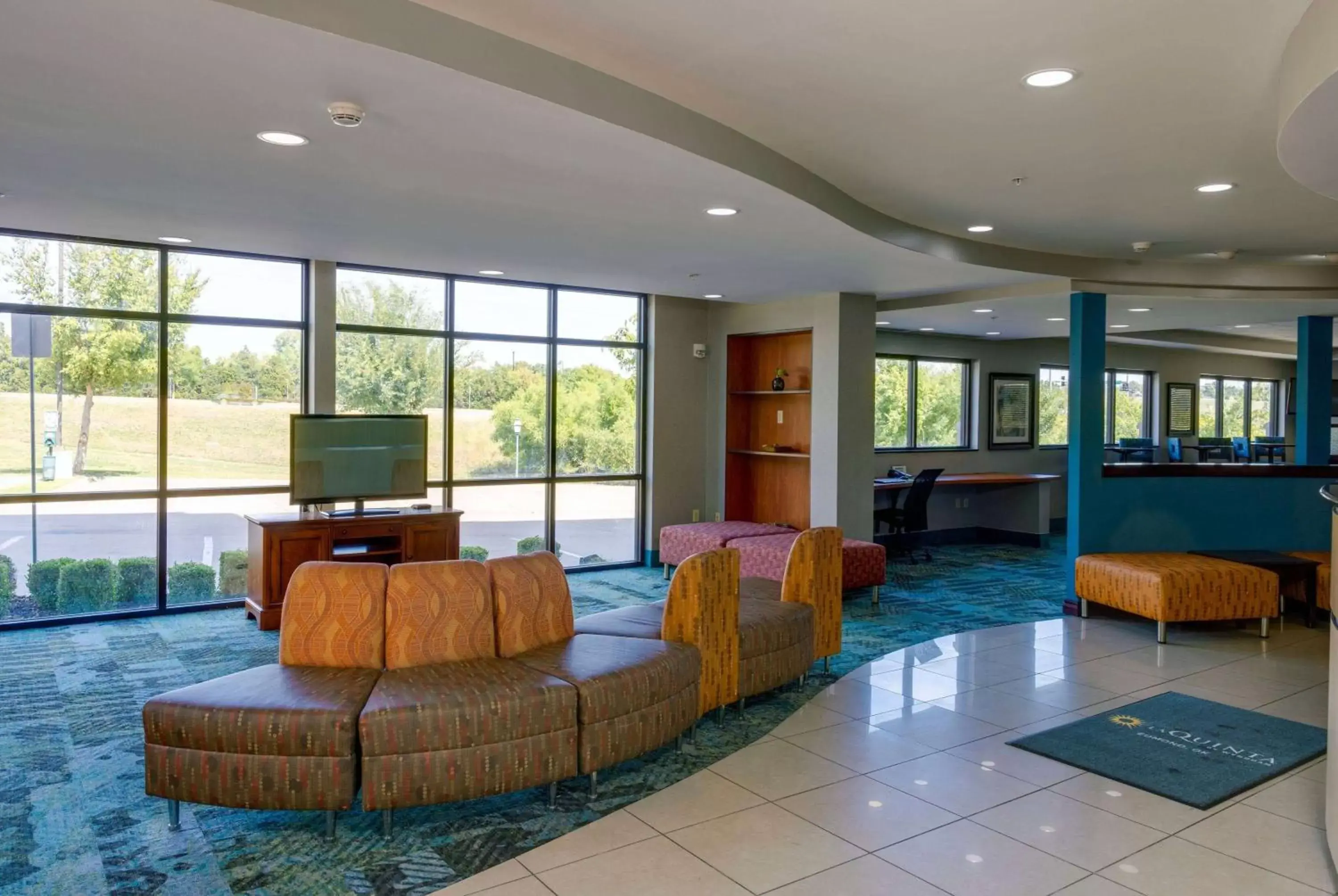 Lobby or reception in La Quinta by Wyndham Edmond