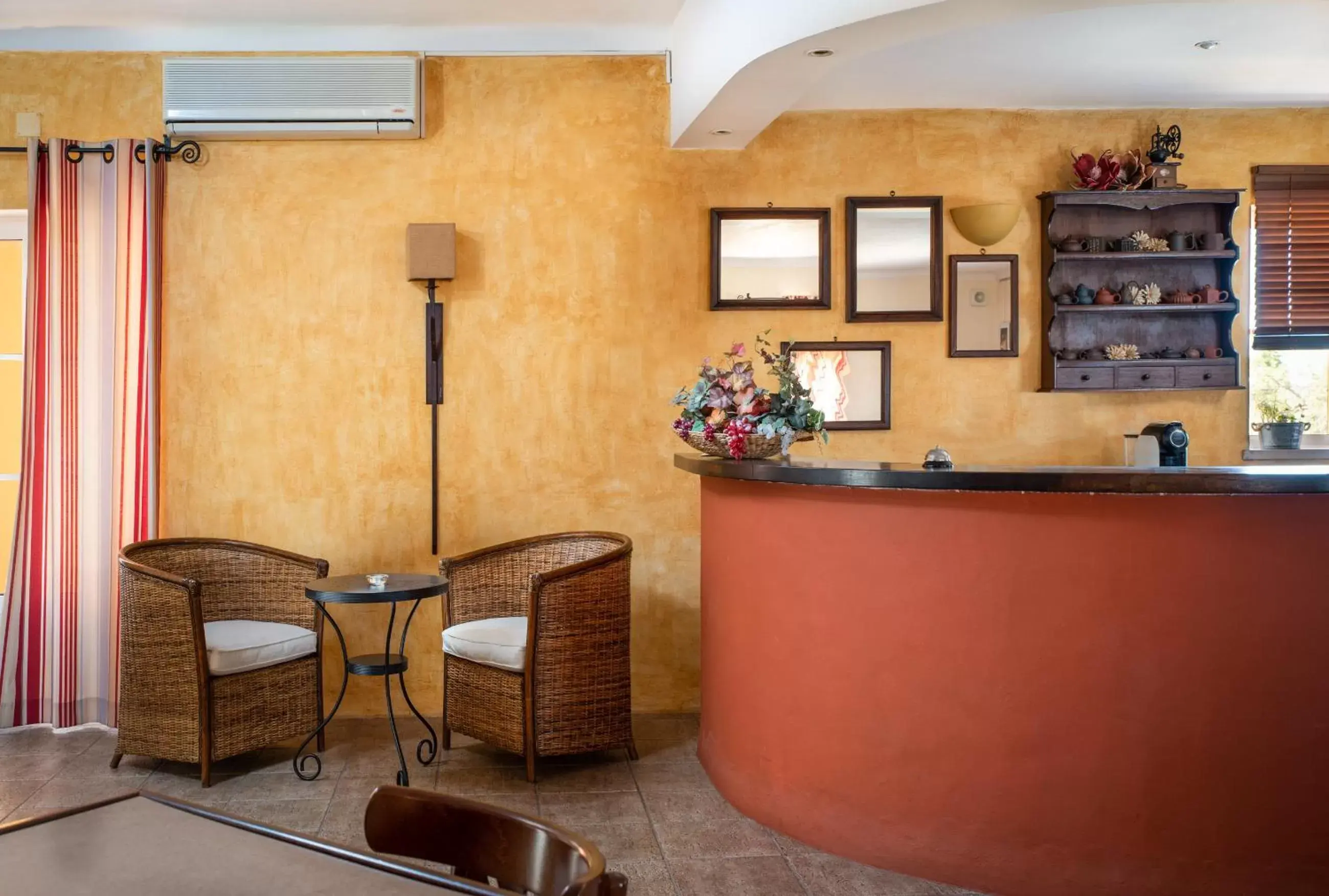 Communal lounge/ TV room, Lobby/Reception in Hotel Rural Monte da Leziria