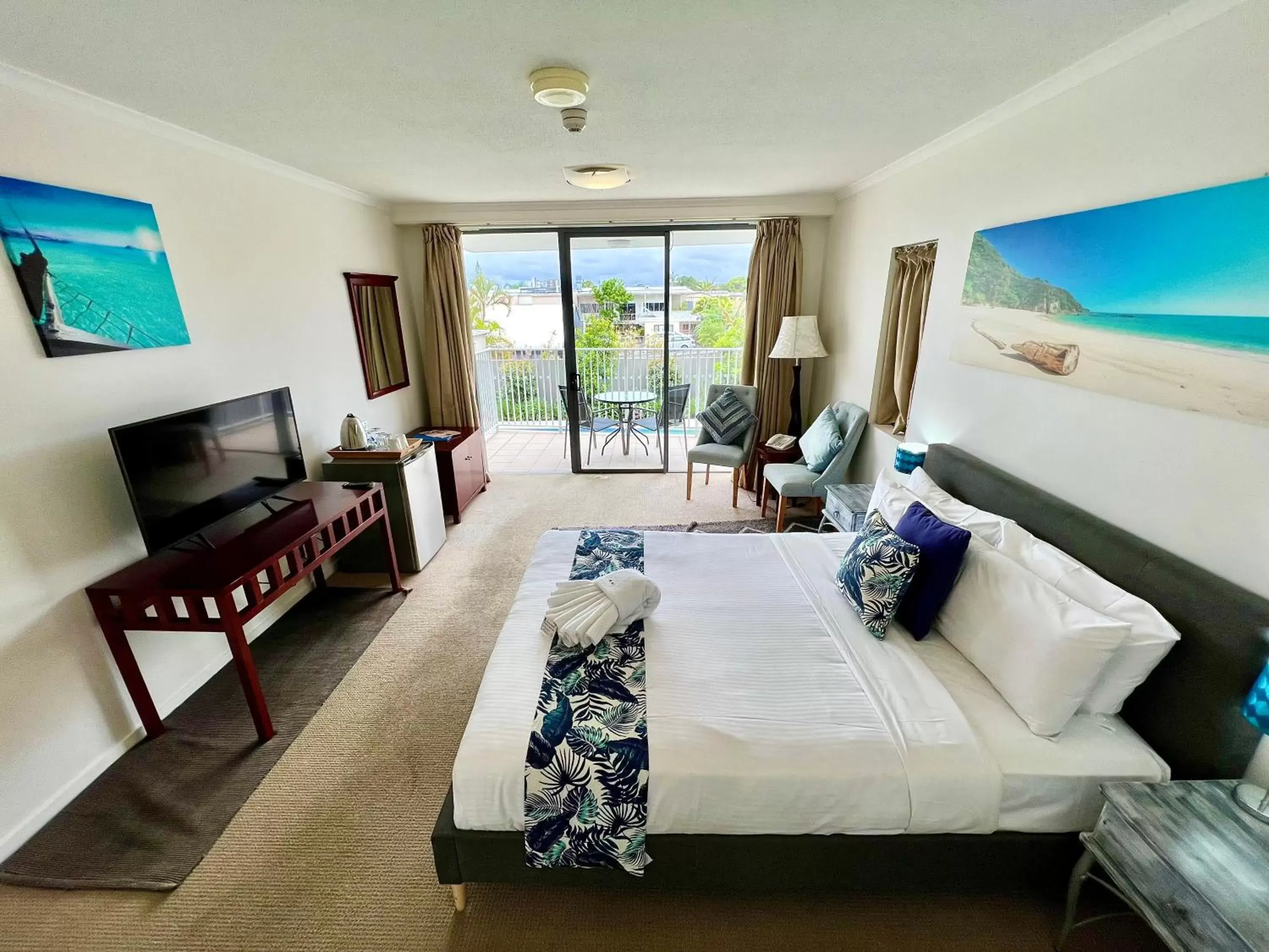 Photo of the whole room in Ocean Views Resort Caloundra