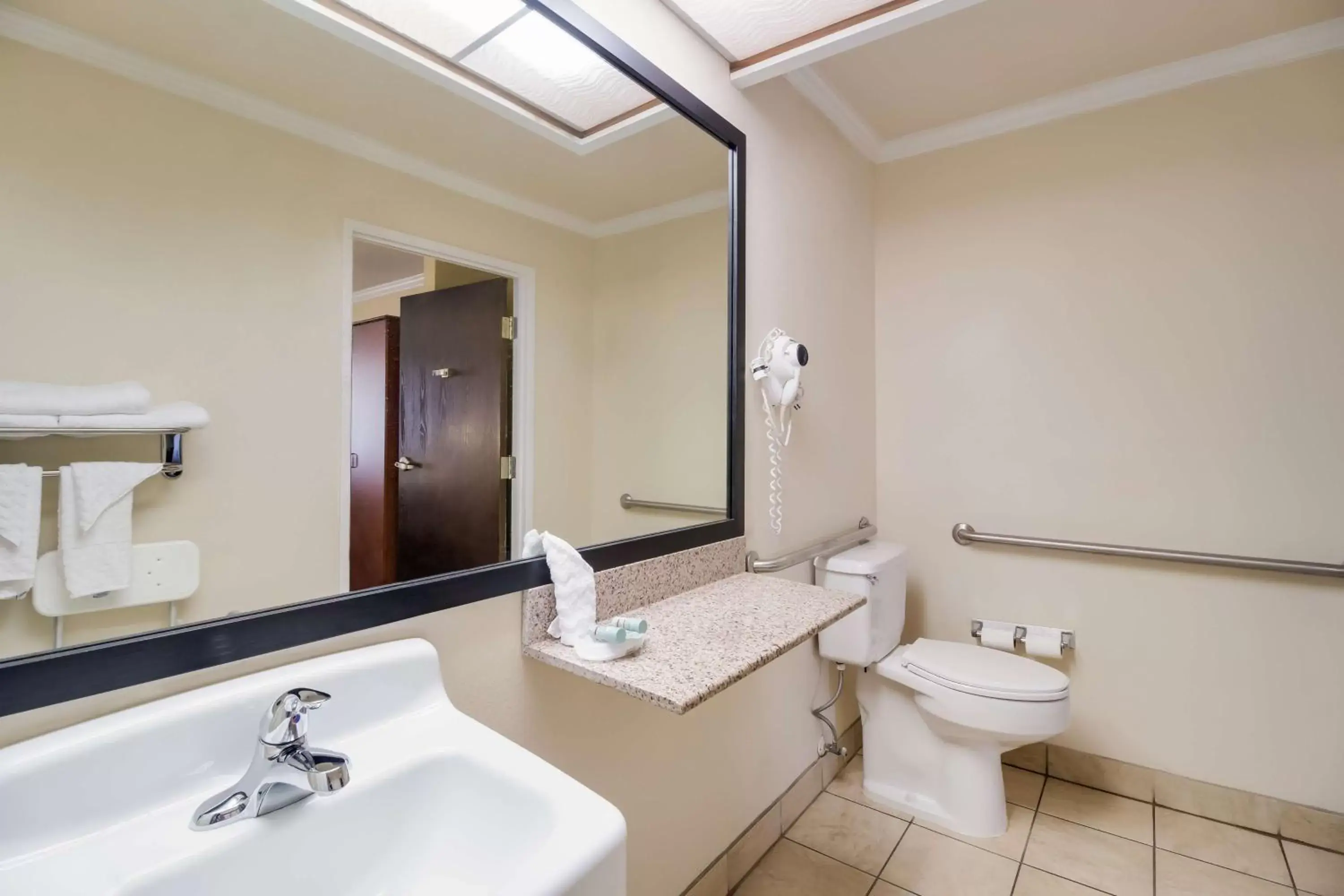 Bathroom in Best Western - McKenzie