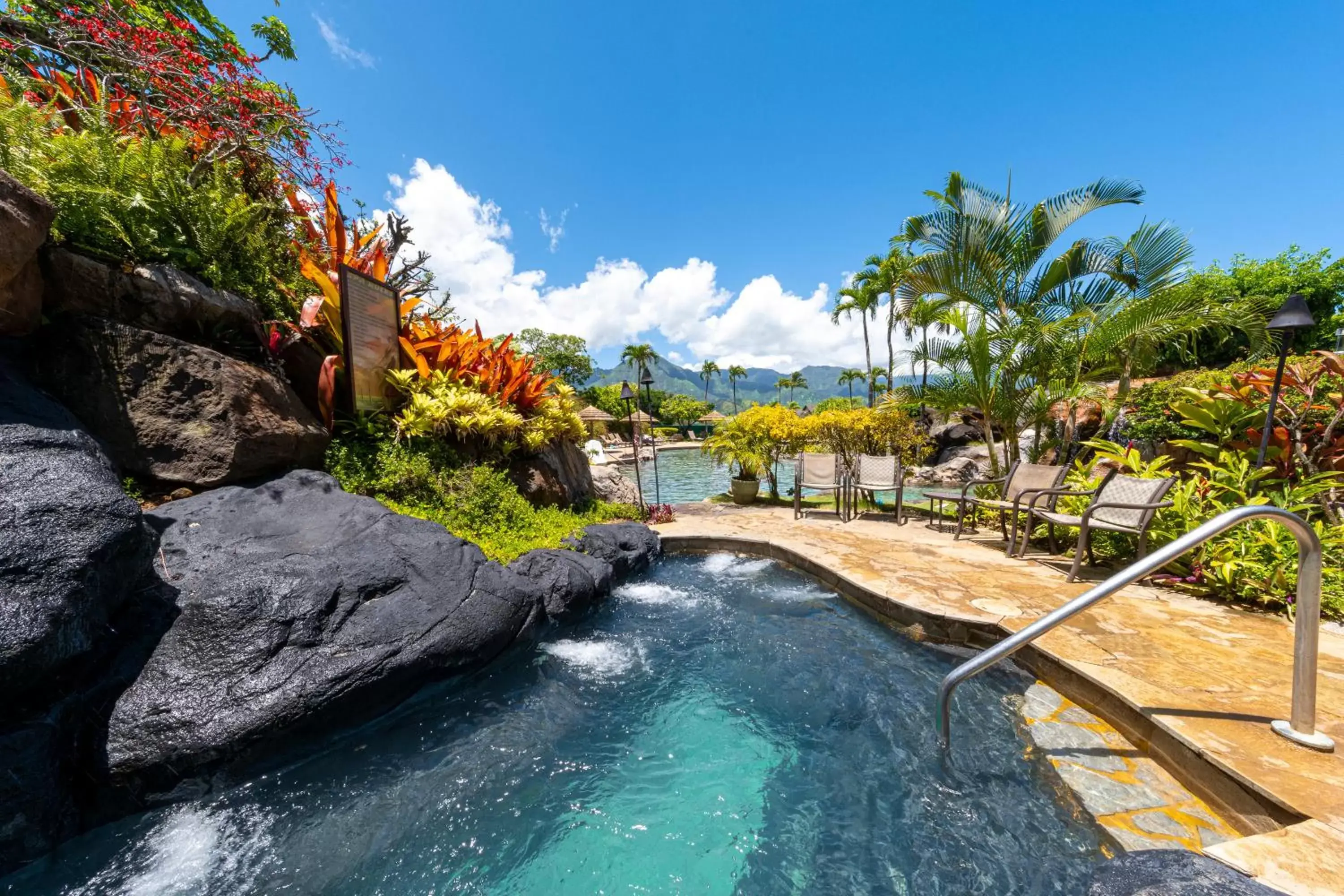 Hot Tub, Swimming Pool in Hanalei Bay Resort