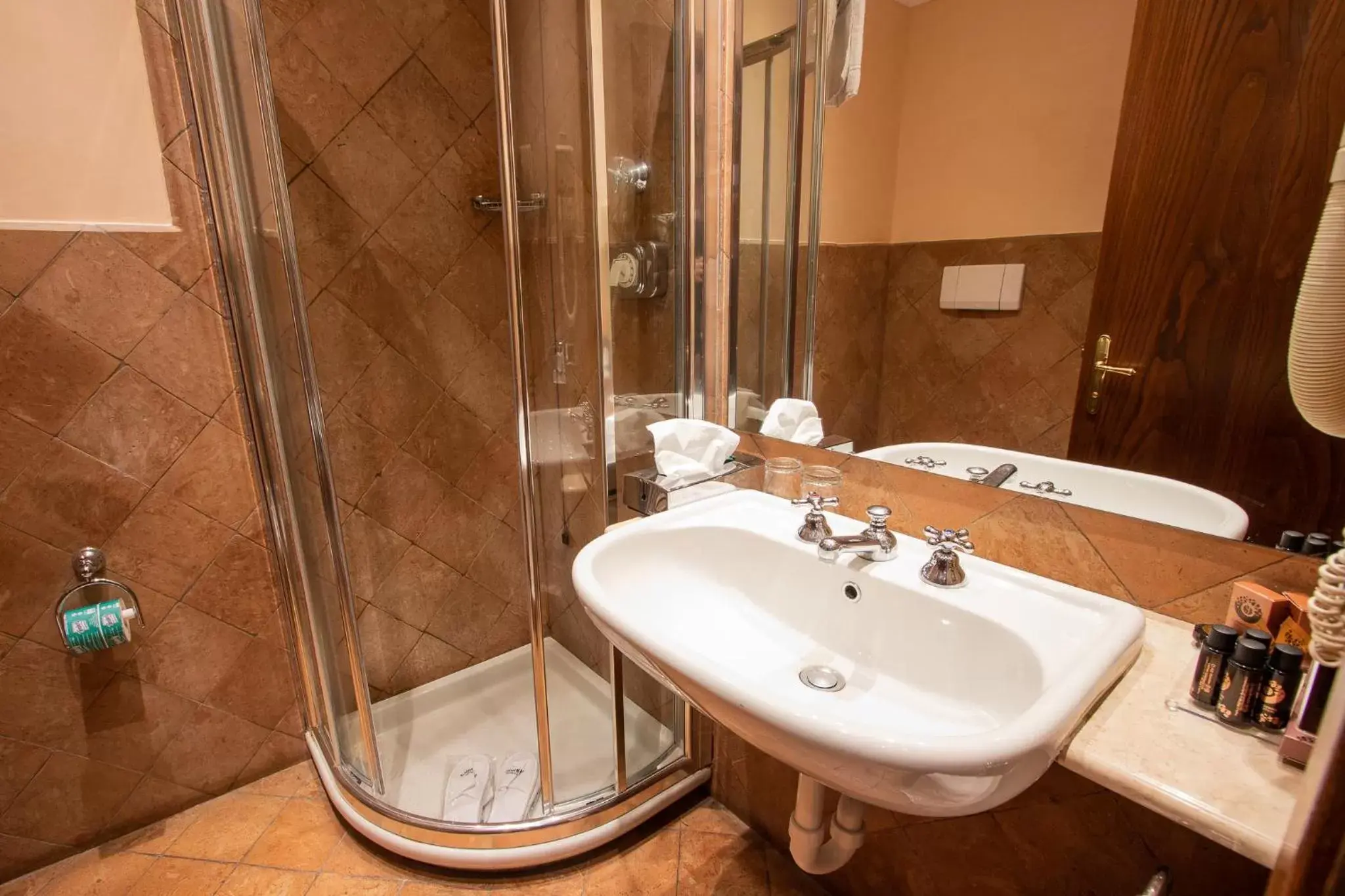 Bathroom in Albergo Le Due Corti