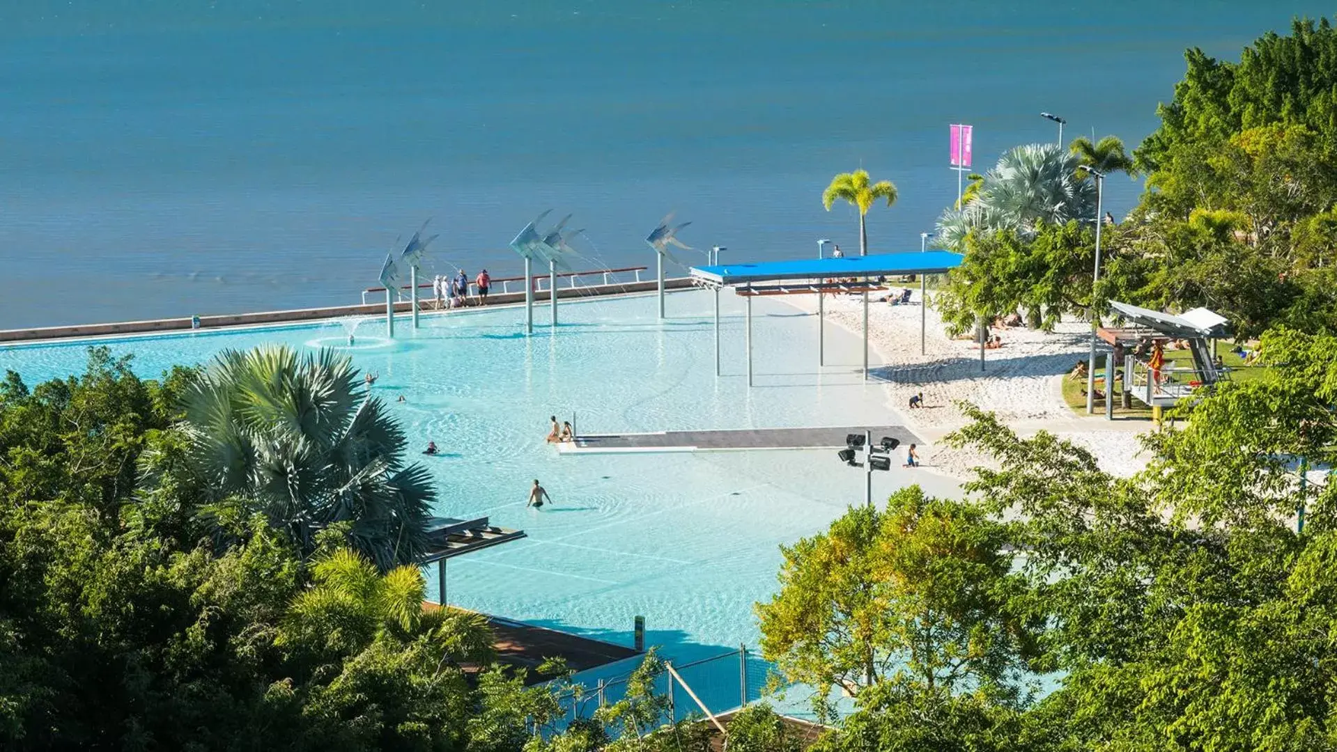 Nearby landmark, Sea View in Oaks Cairns Hotel