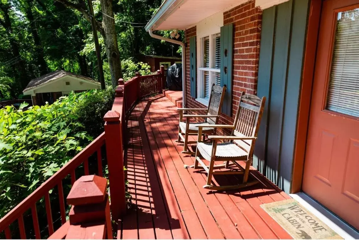 Patio, Balcony/Terrace in Mountain Aire Cottages & Inn