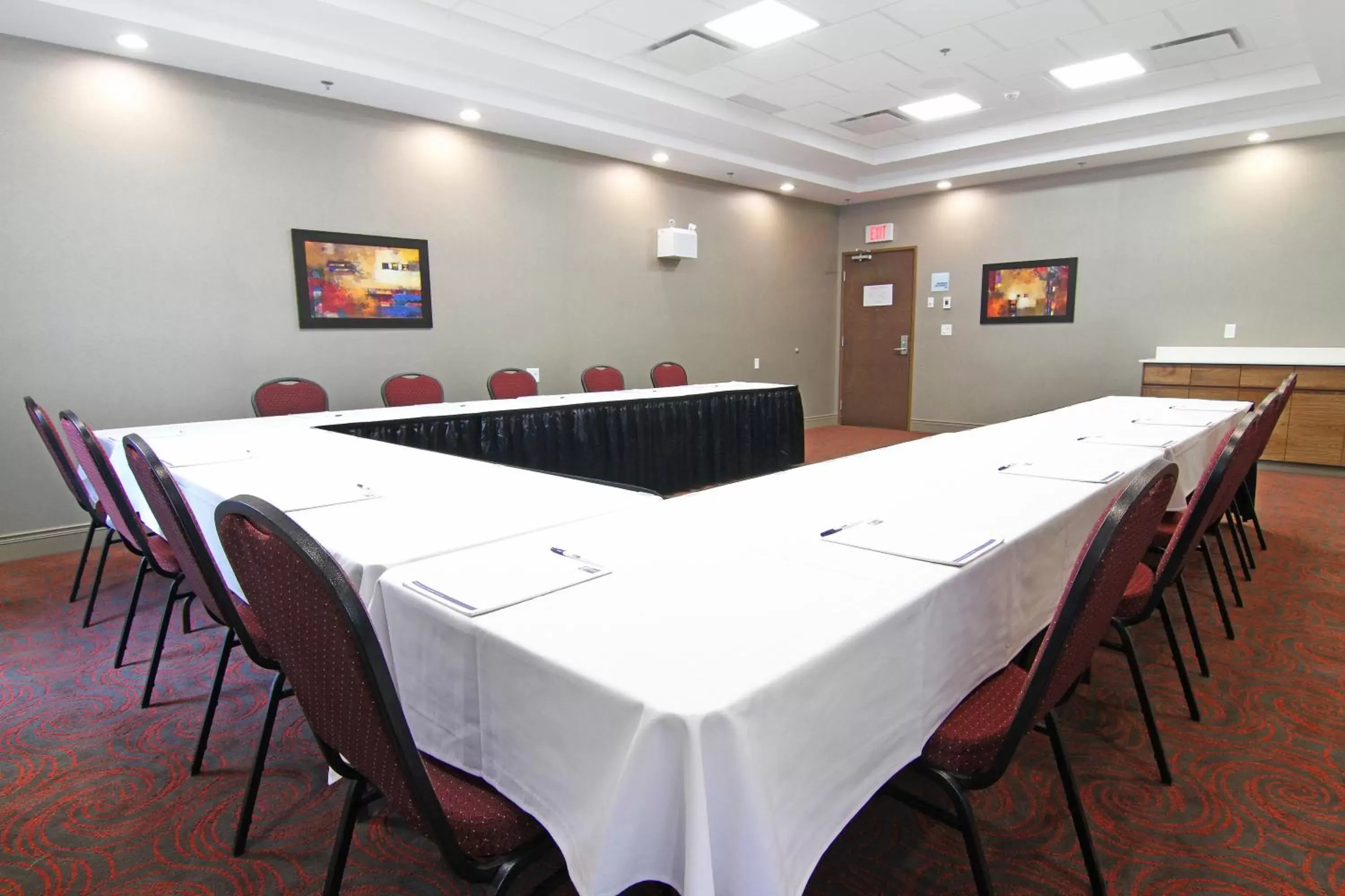 Meeting/conference room in Holiday Inn Express and Suites Calgary University, an IHG Hotel