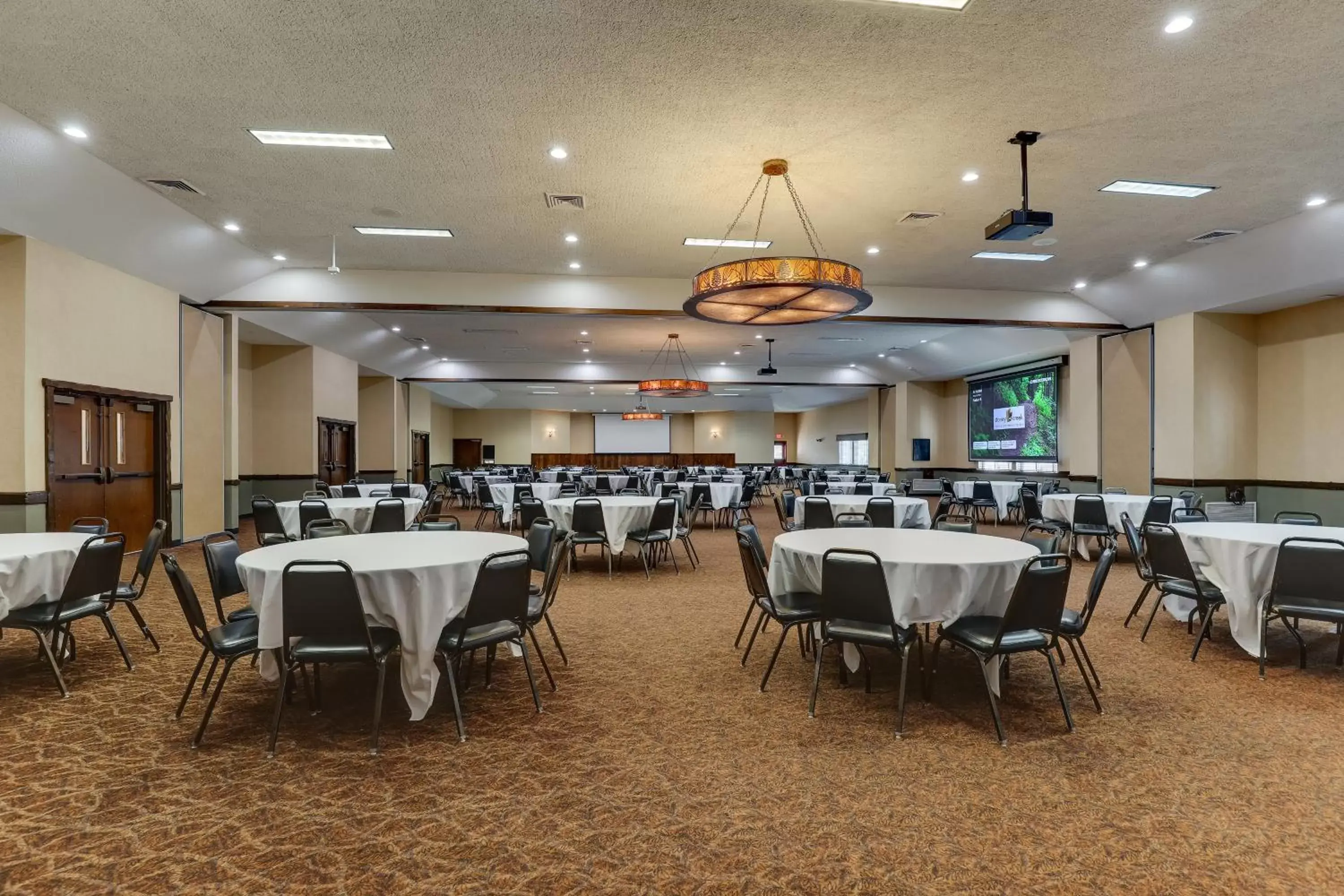 Meeting/conference room, Restaurant/Places to Eat in Stoney Creek Hotel Columbia