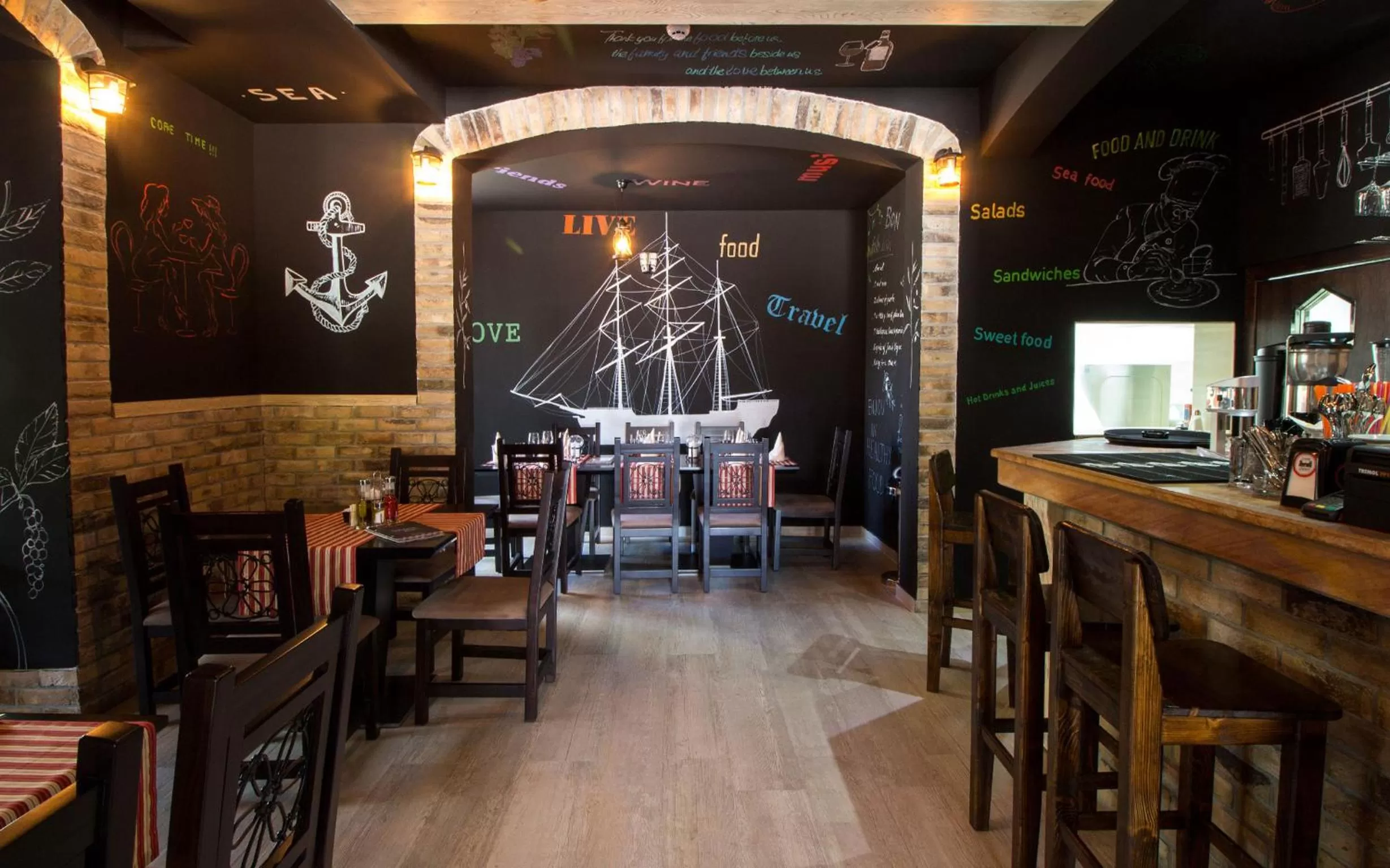 Restaurant/places to eat in Hotel Helada