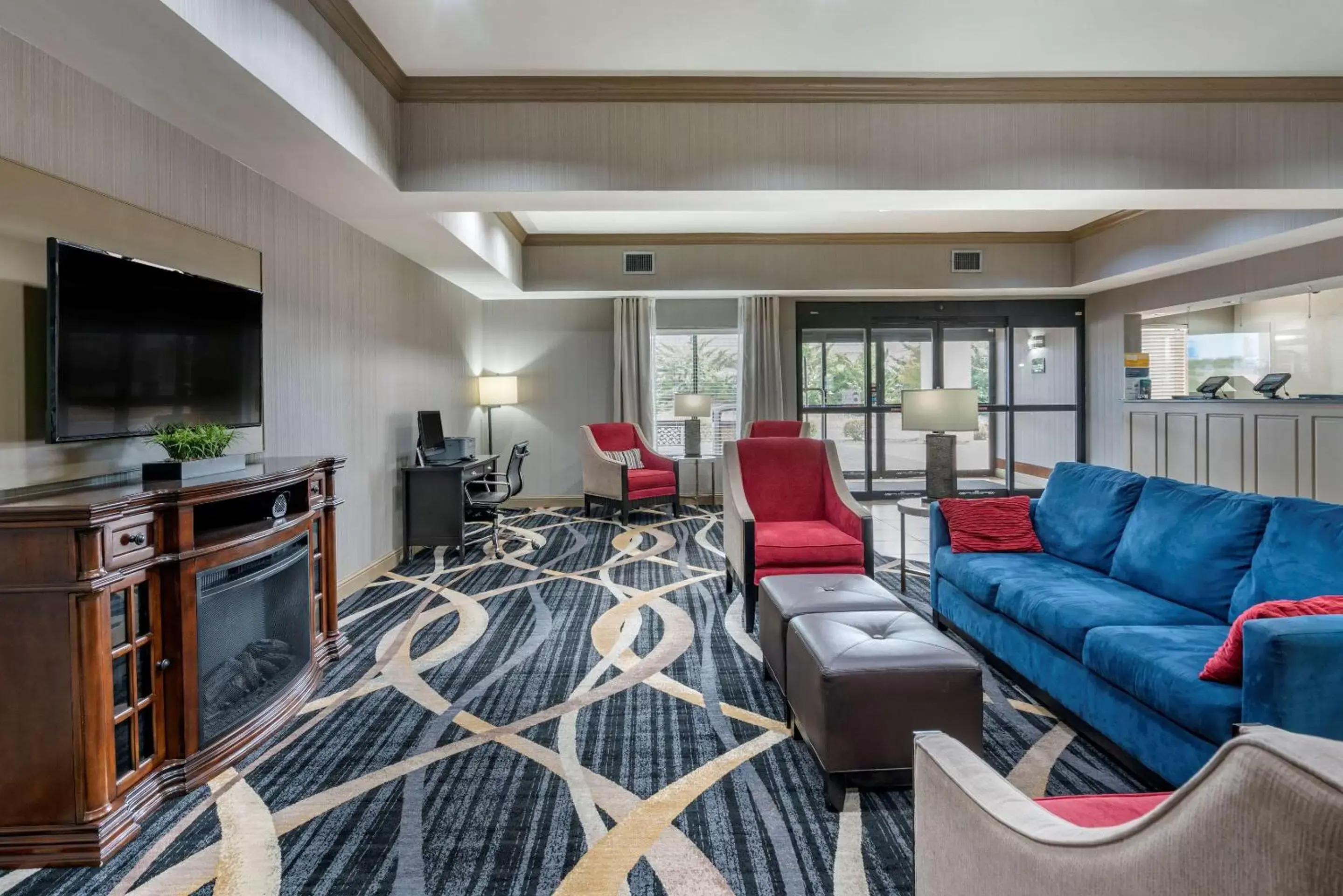 Lobby or reception, Seating Area in Comfort Inn Sullivan