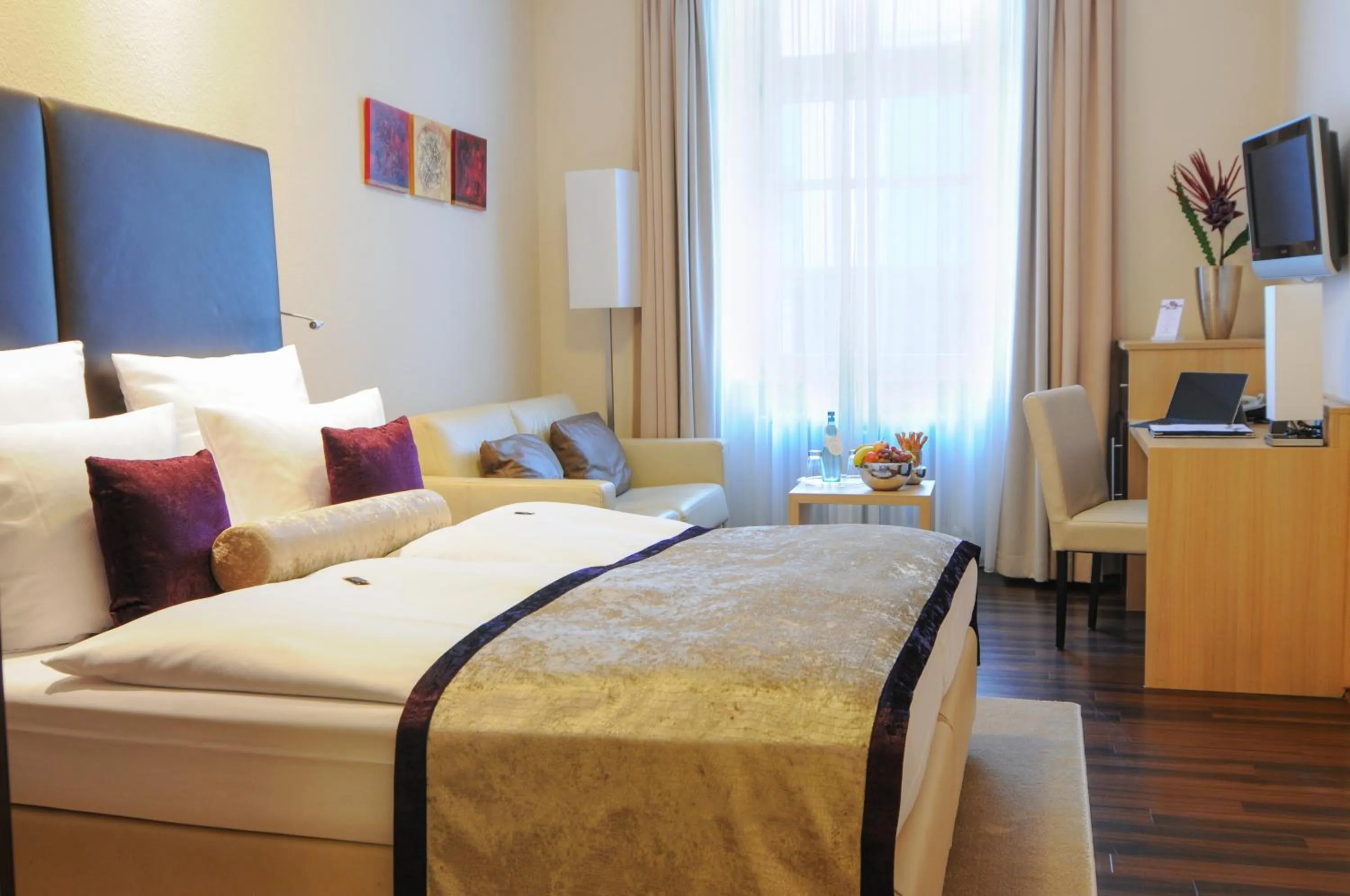 Photo of the whole room, Bed in Hotel Merkur - Superior