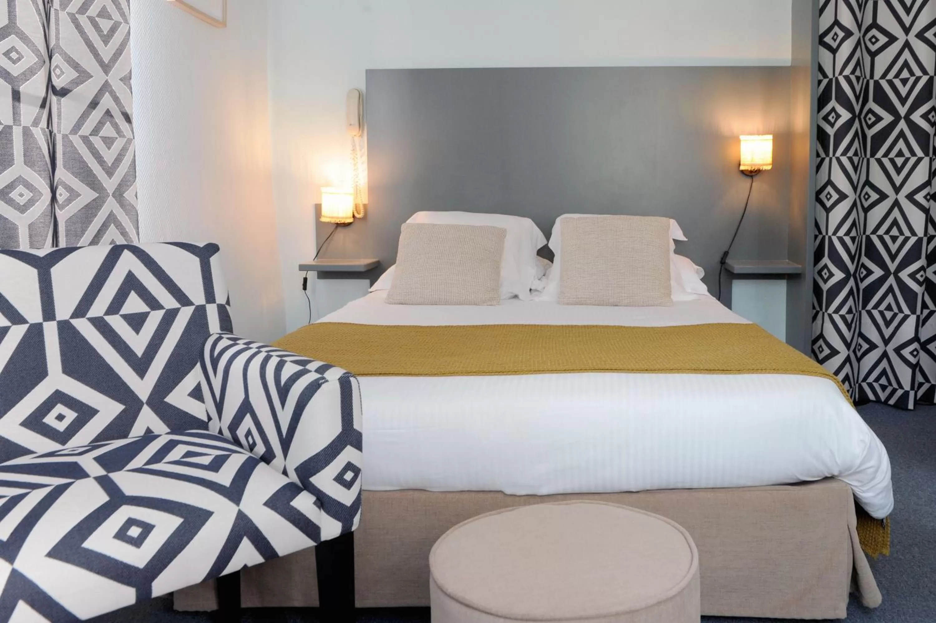 Photo of the whole room, Bed in Logis Hôtel du Chêne