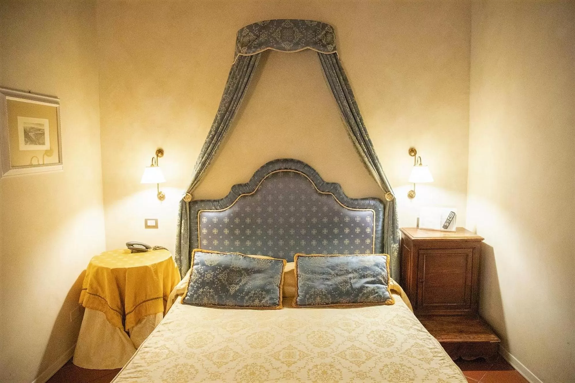 Photo of the whole room, Bed in Hotel Clitunno