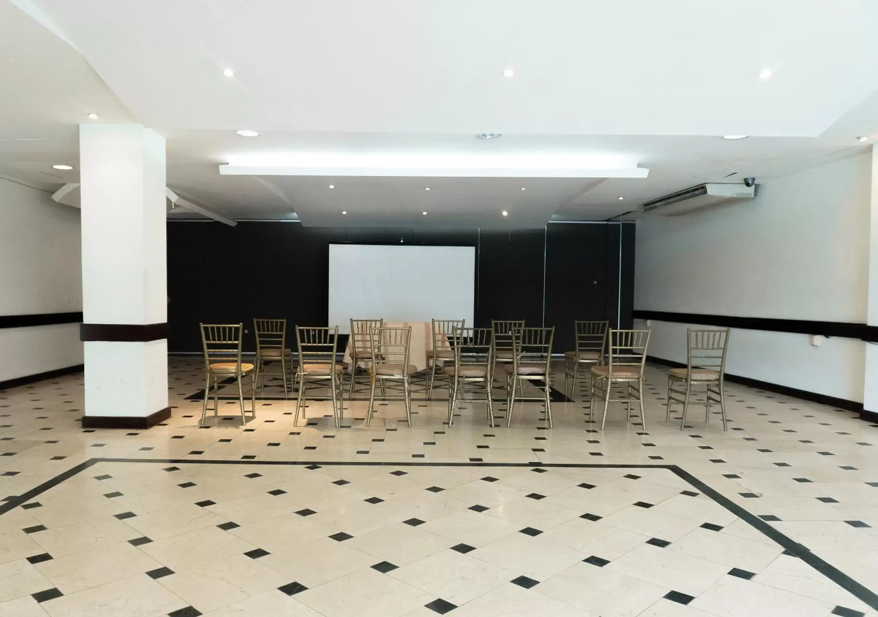 Meeting/conference room in Hotel Victoria Poza Rica by Brahma