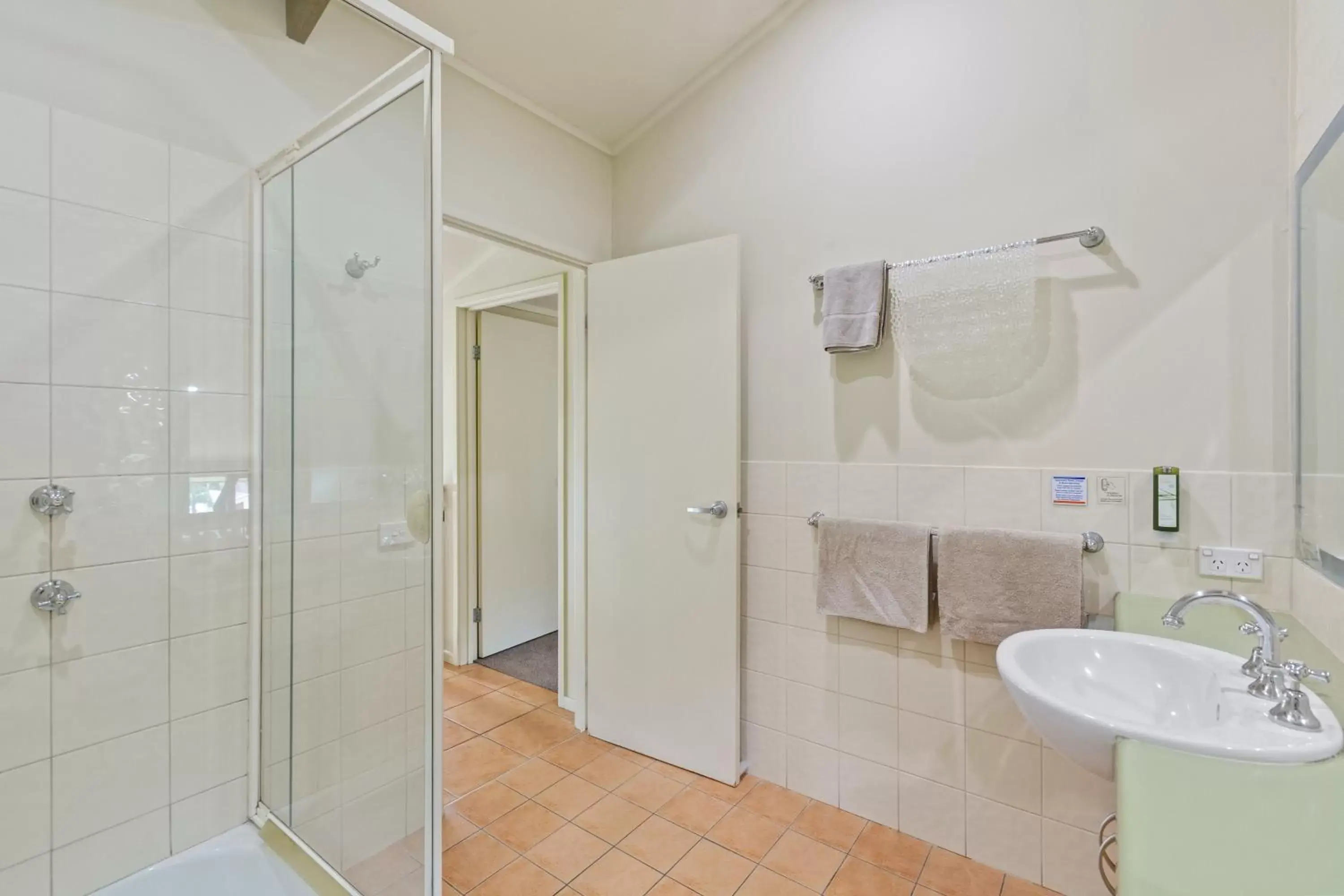 Bathroom in Tathra Beach House Holiday Apartments