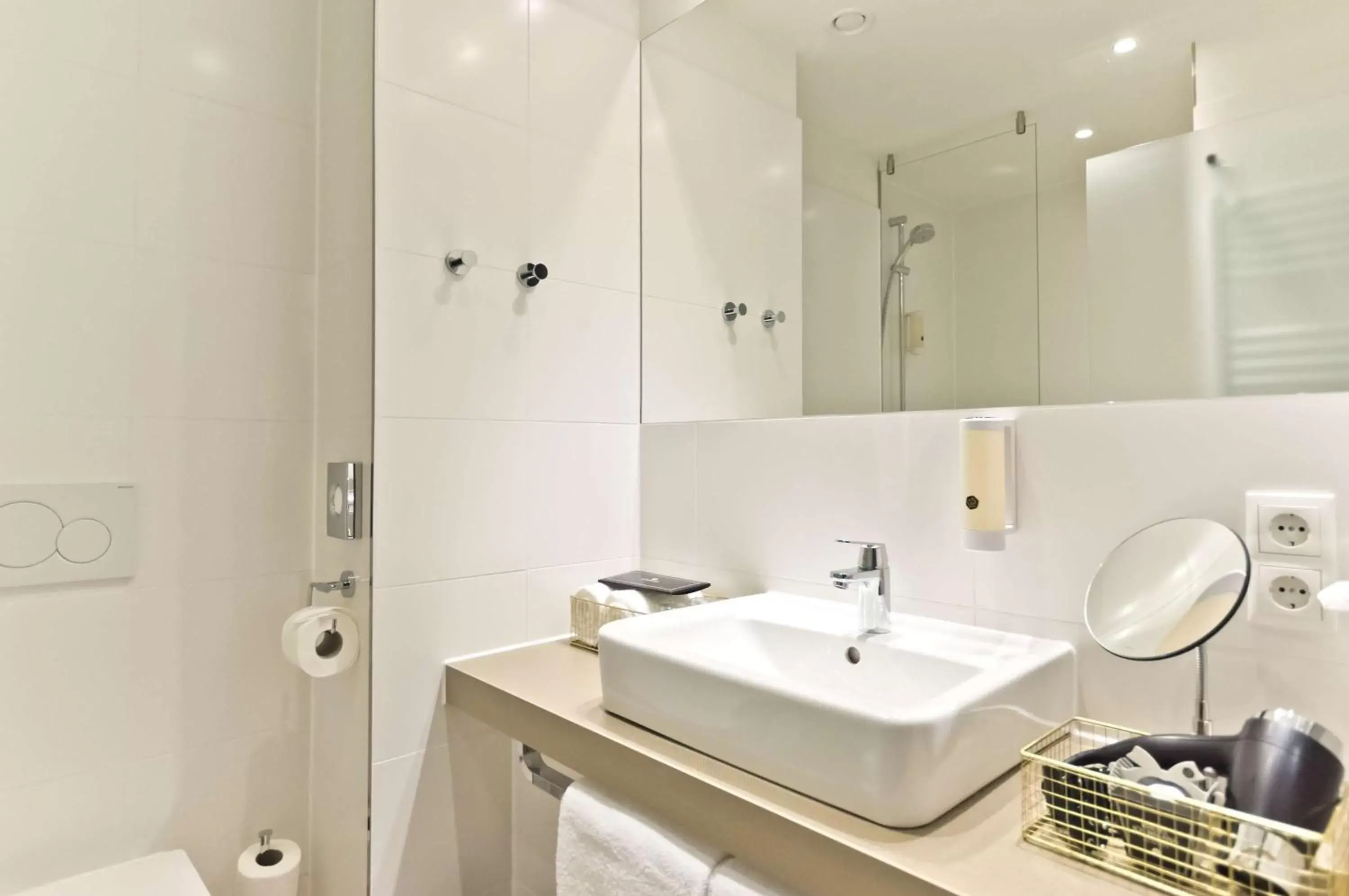 Bathroom in elaya hotel munich city ehemals Arthotel ANA Diva