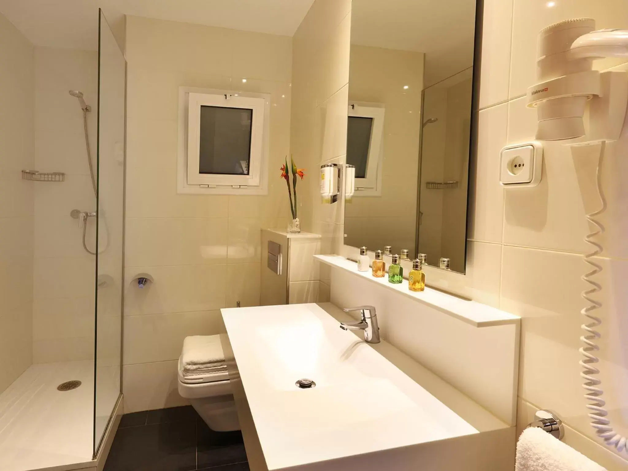 Shower, Bathroom in Aparthotel Solifemar