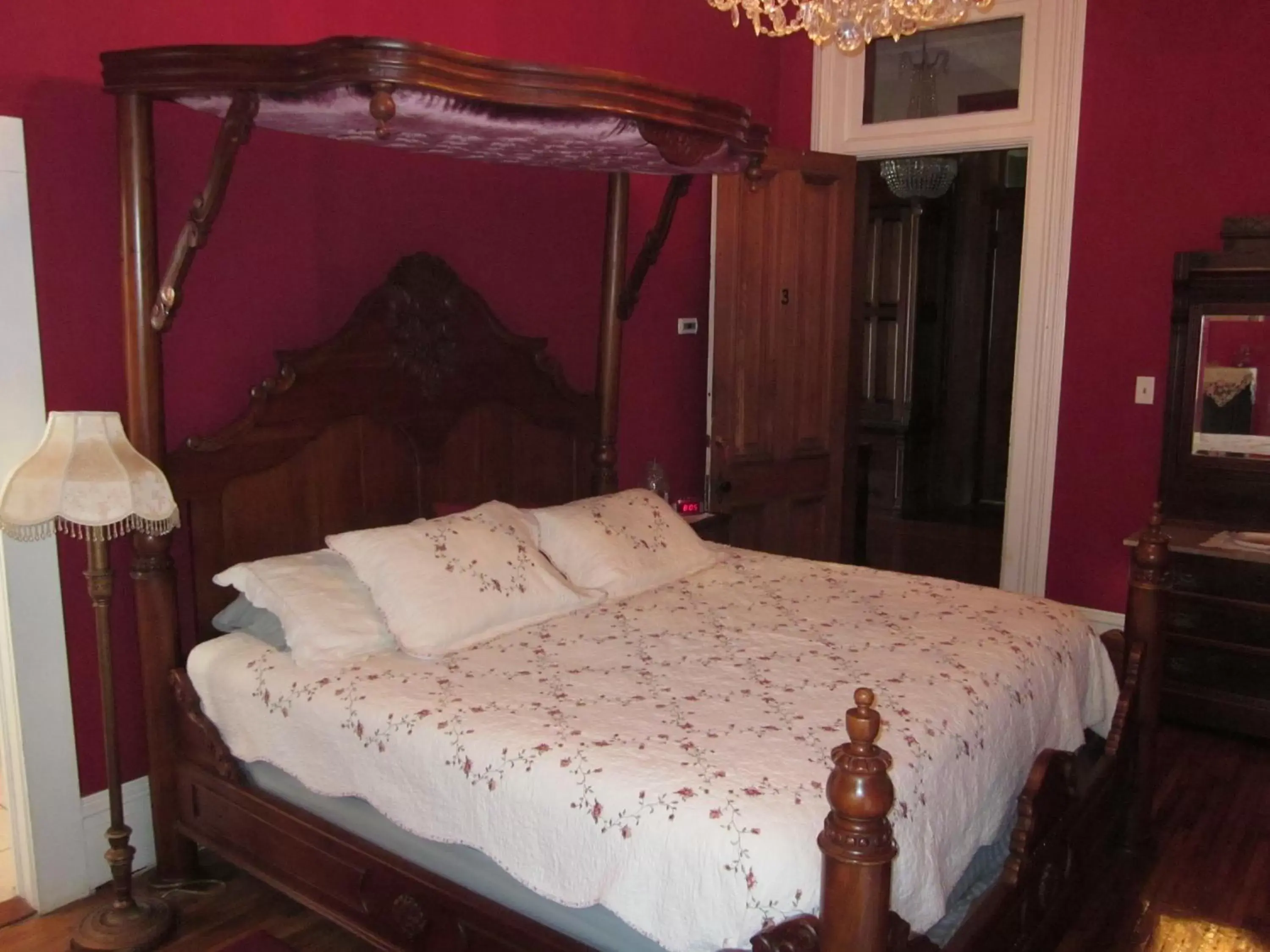 Bed in Baer House Inn