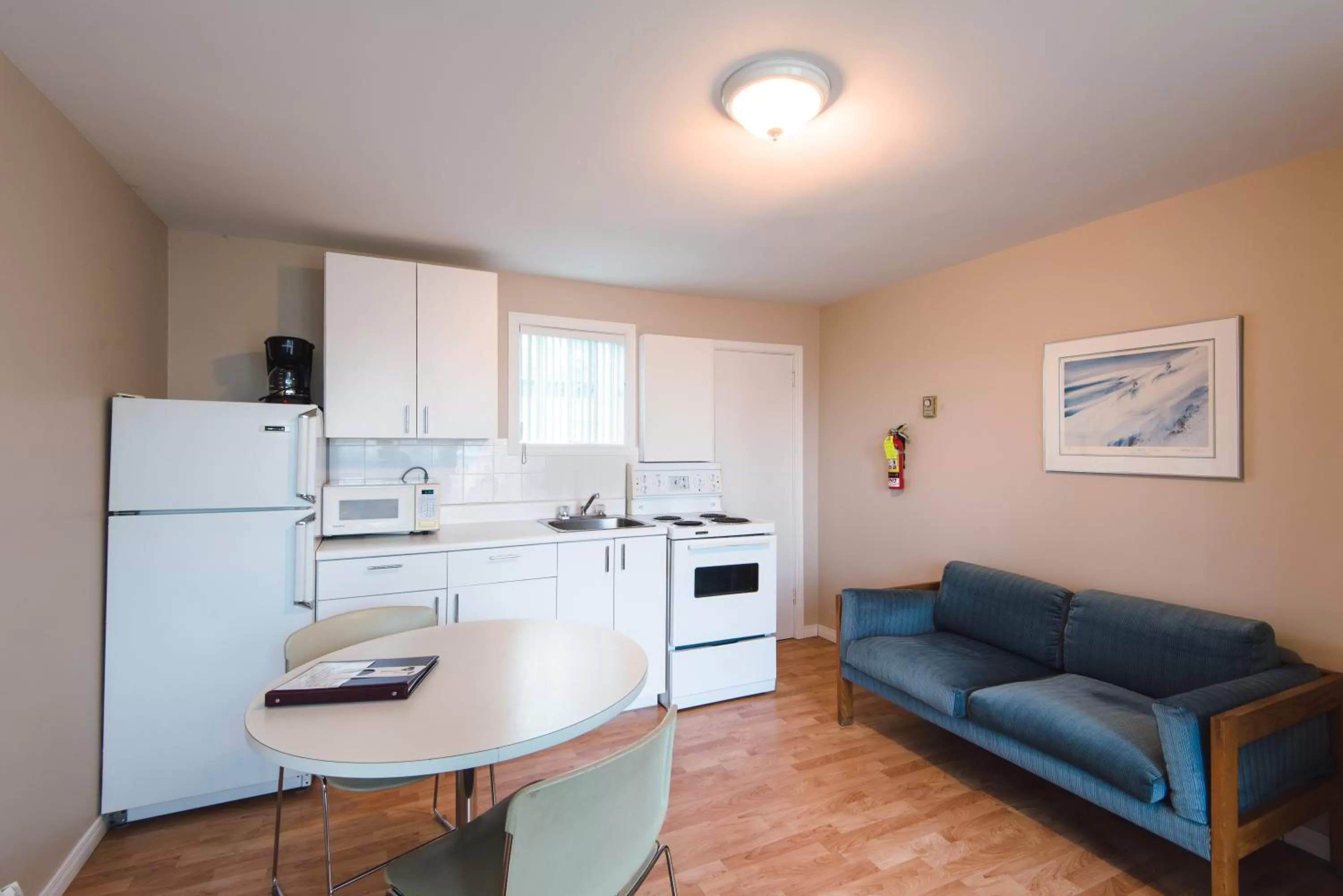 Kitchen or kitchenette in Auberge le Parasol