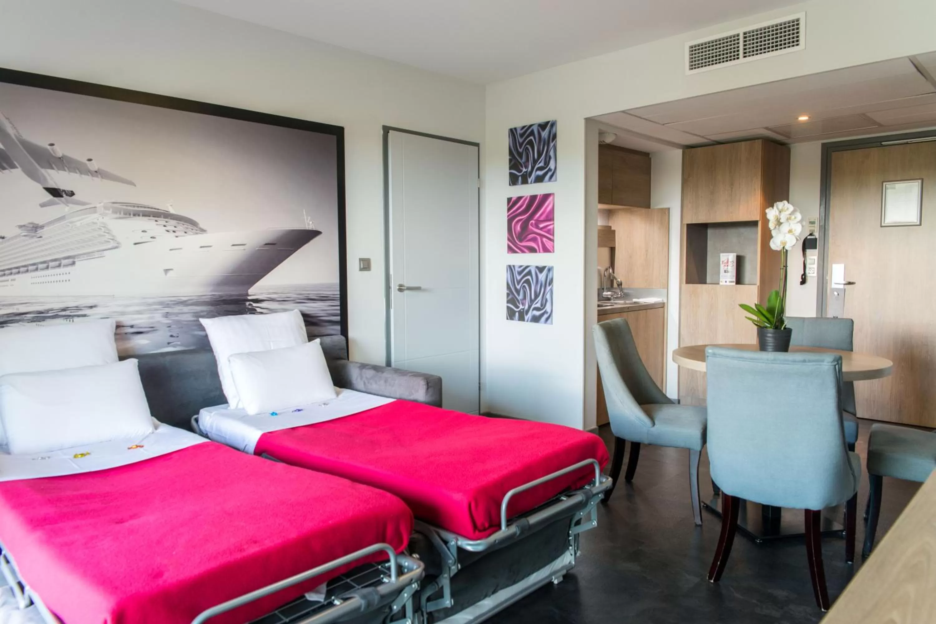 Photo of the whole room, Bed in Best Western Les Aureliades Saint Nazaire