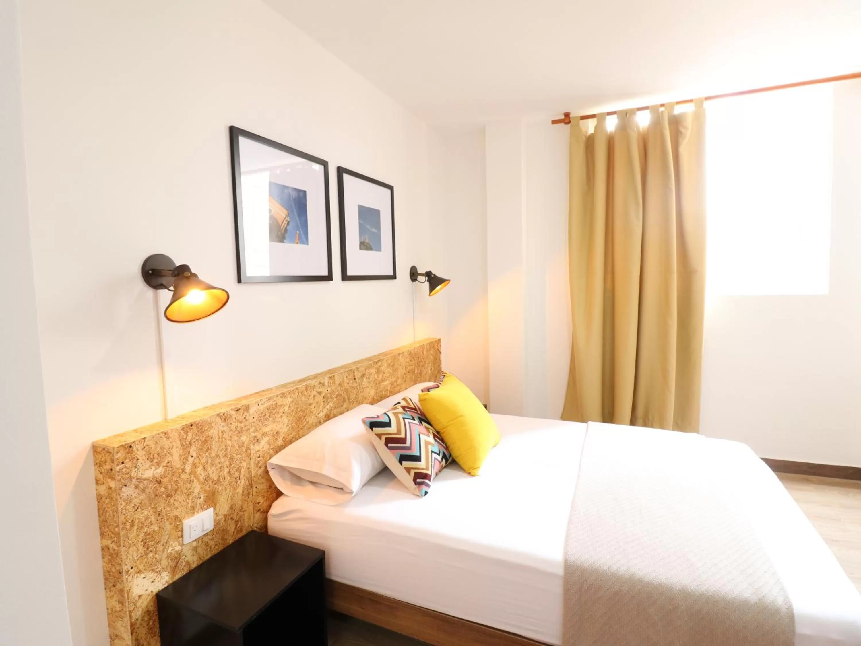 Bedroom, Bed in 554 Apartments