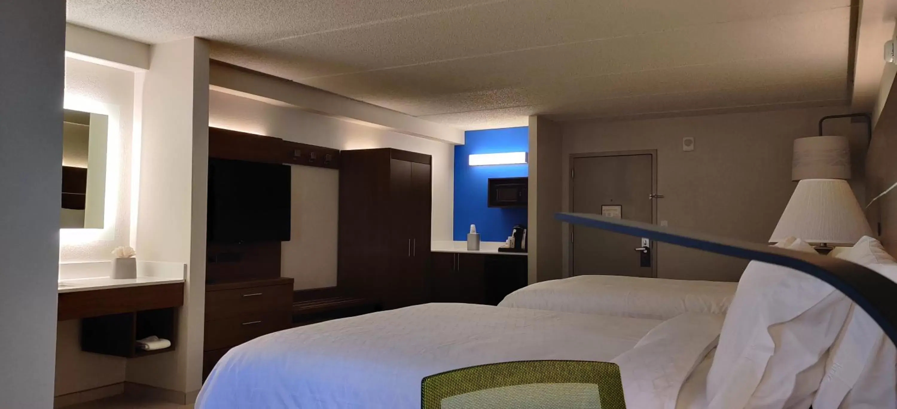 Bed in Holiday Inn Express Hotel & Suites Dallas Fort Worth Airport South, an IHG Hotel