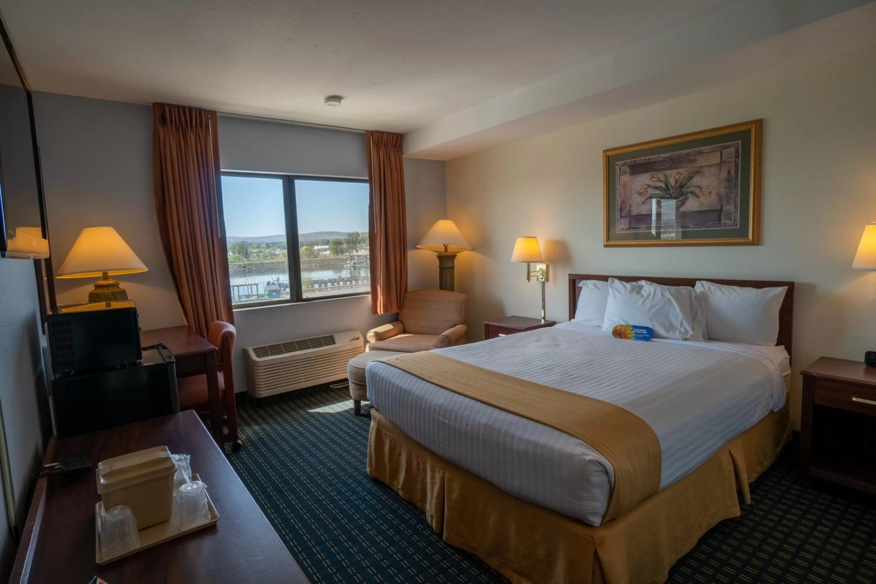 Bed in Clover Island Inn