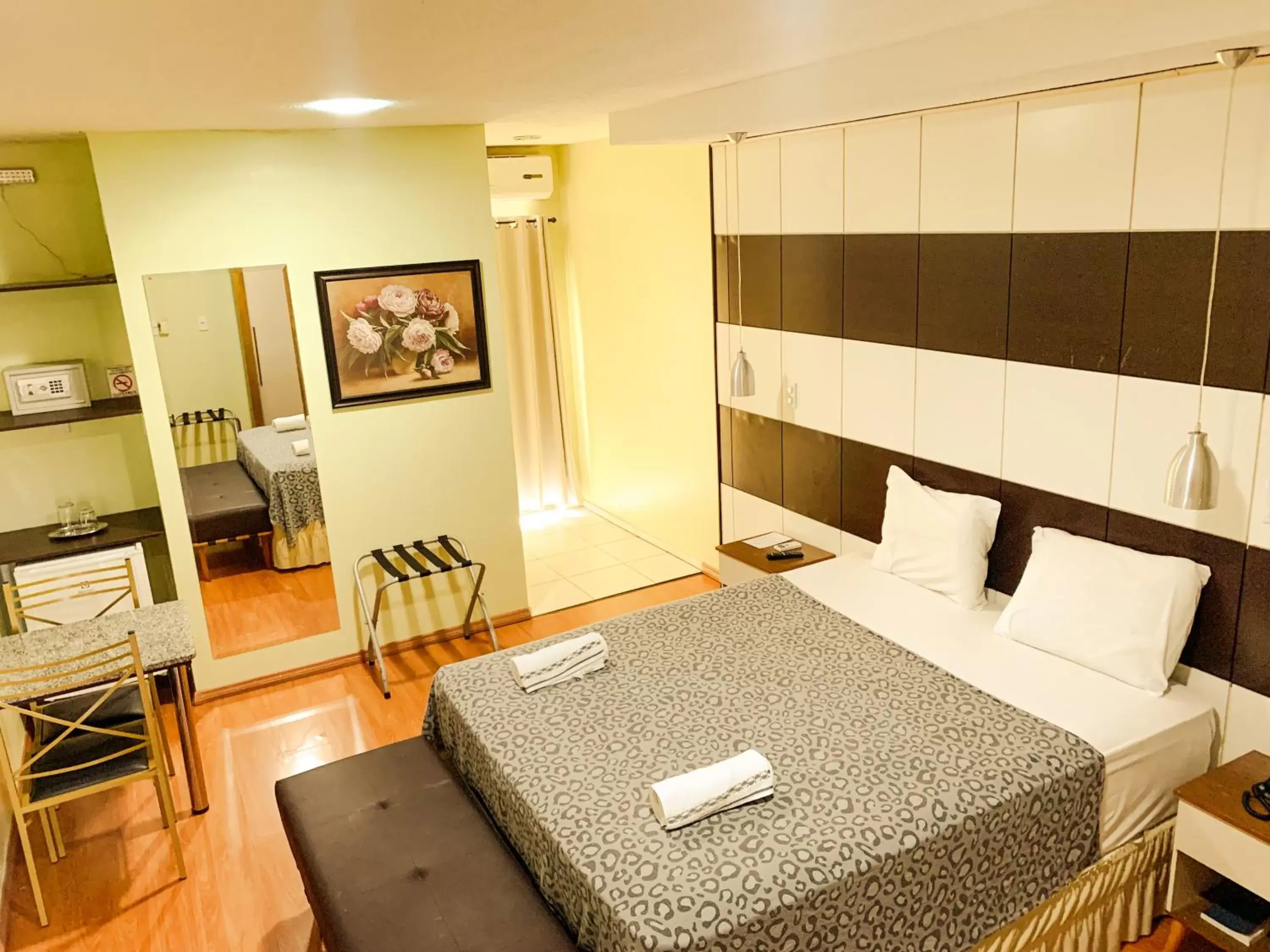 Photo of the whole room, Bed in Hotel do Largo Manaus