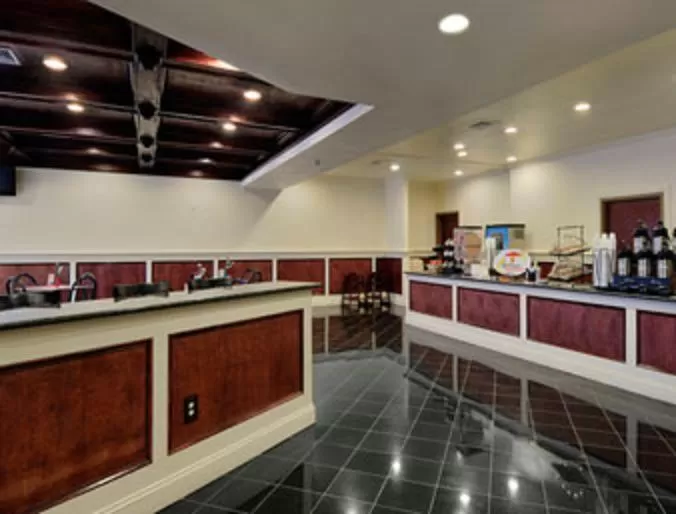 Restaurant/places to eat in Super 8 by Wyndham Danville