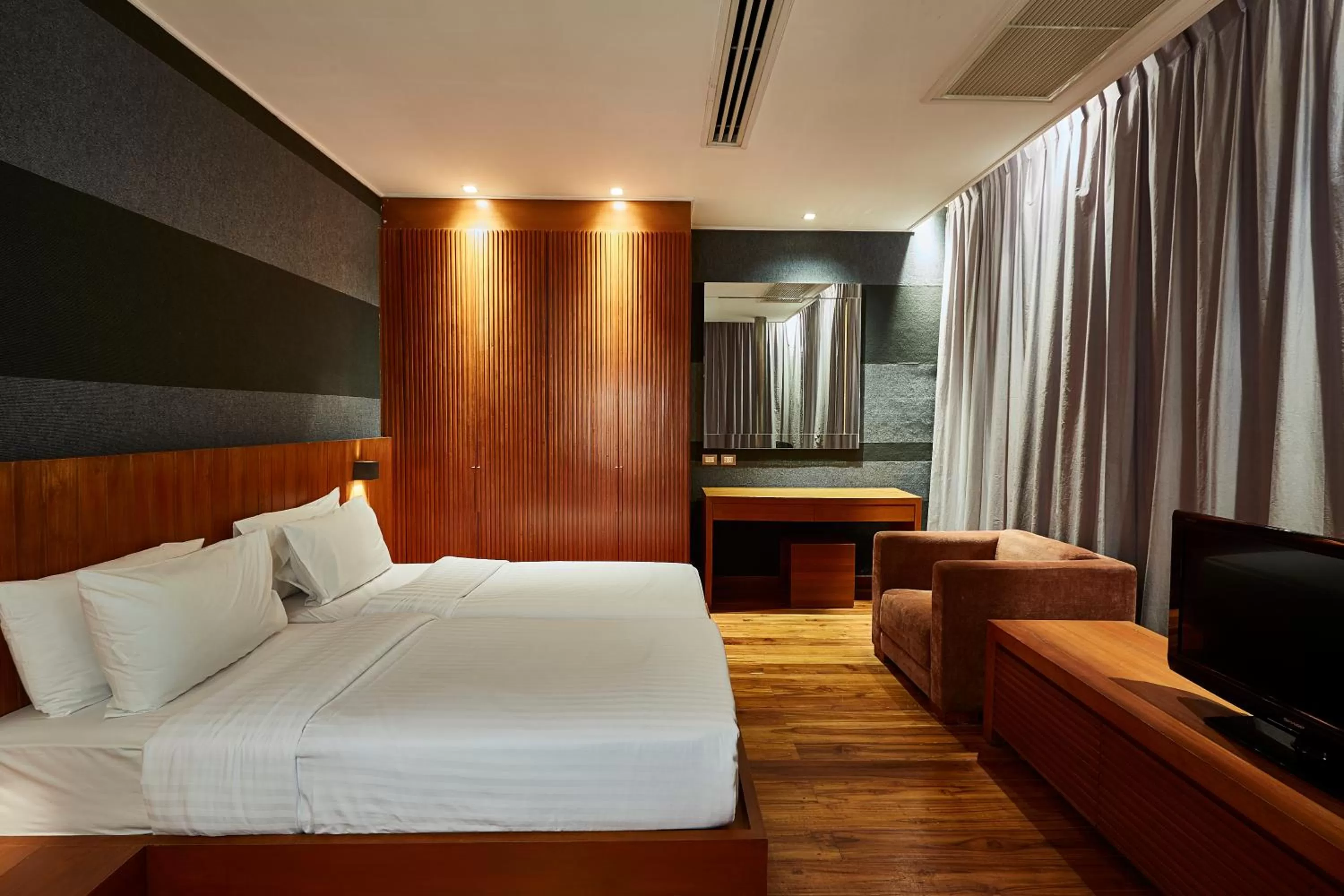 Bed in LUXX Langsuan Hotel - SHA Plus