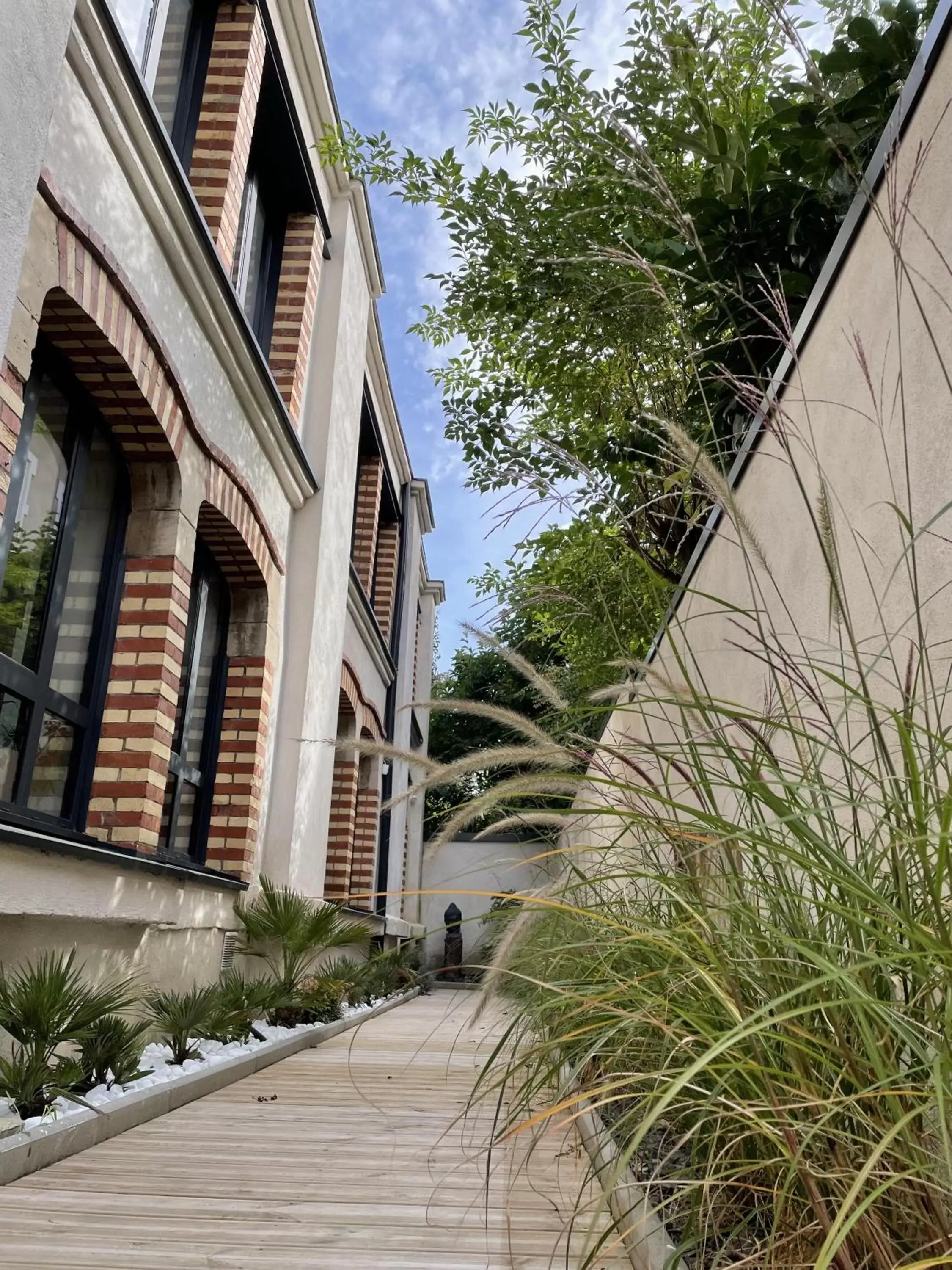 Garden, Property Building in Maison d'hotes L'atelier du Charmois