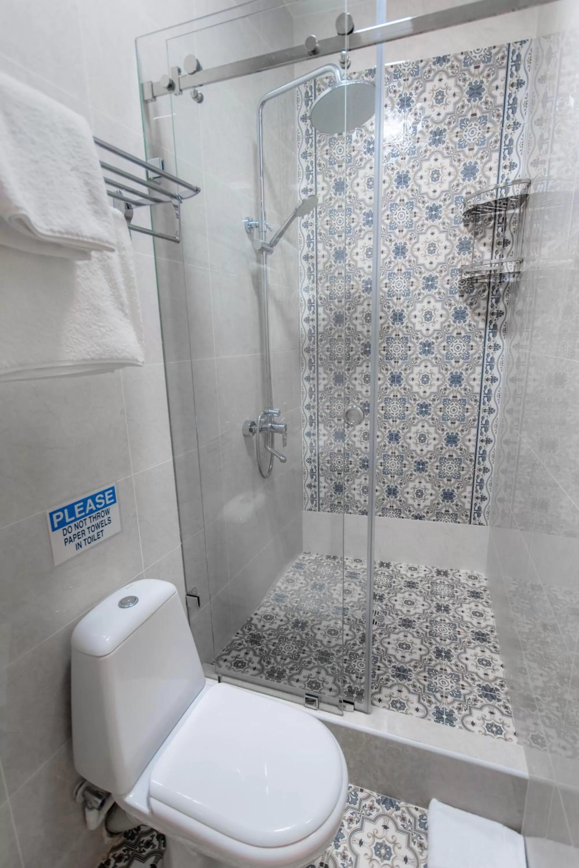 Shower in Registon Saroy Hotel