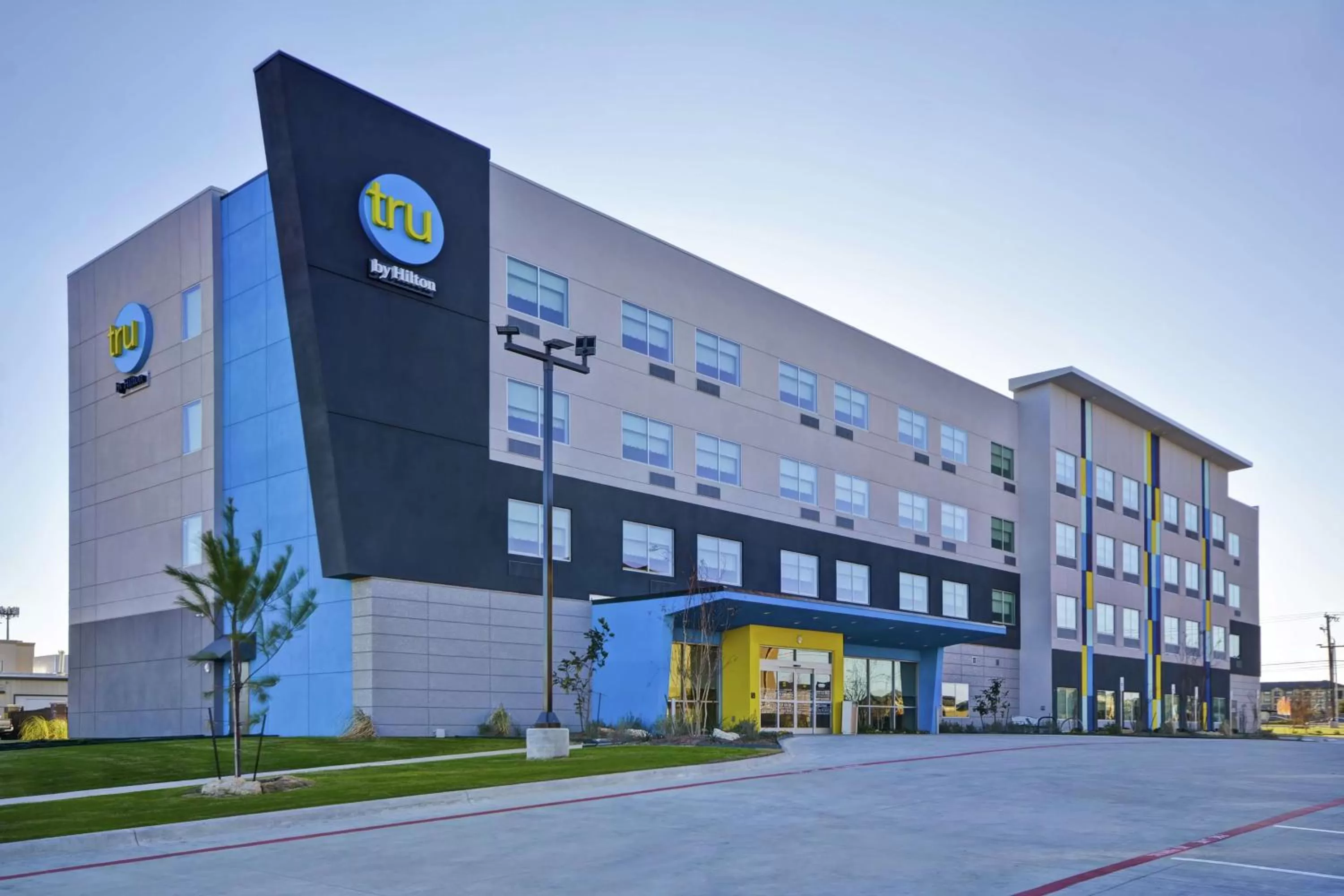 Property building in Tru By Hilton Fort Worth Fossil Creek