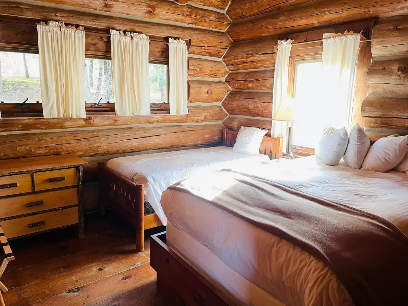 Bed in Drummond Island Resort & Conference Center