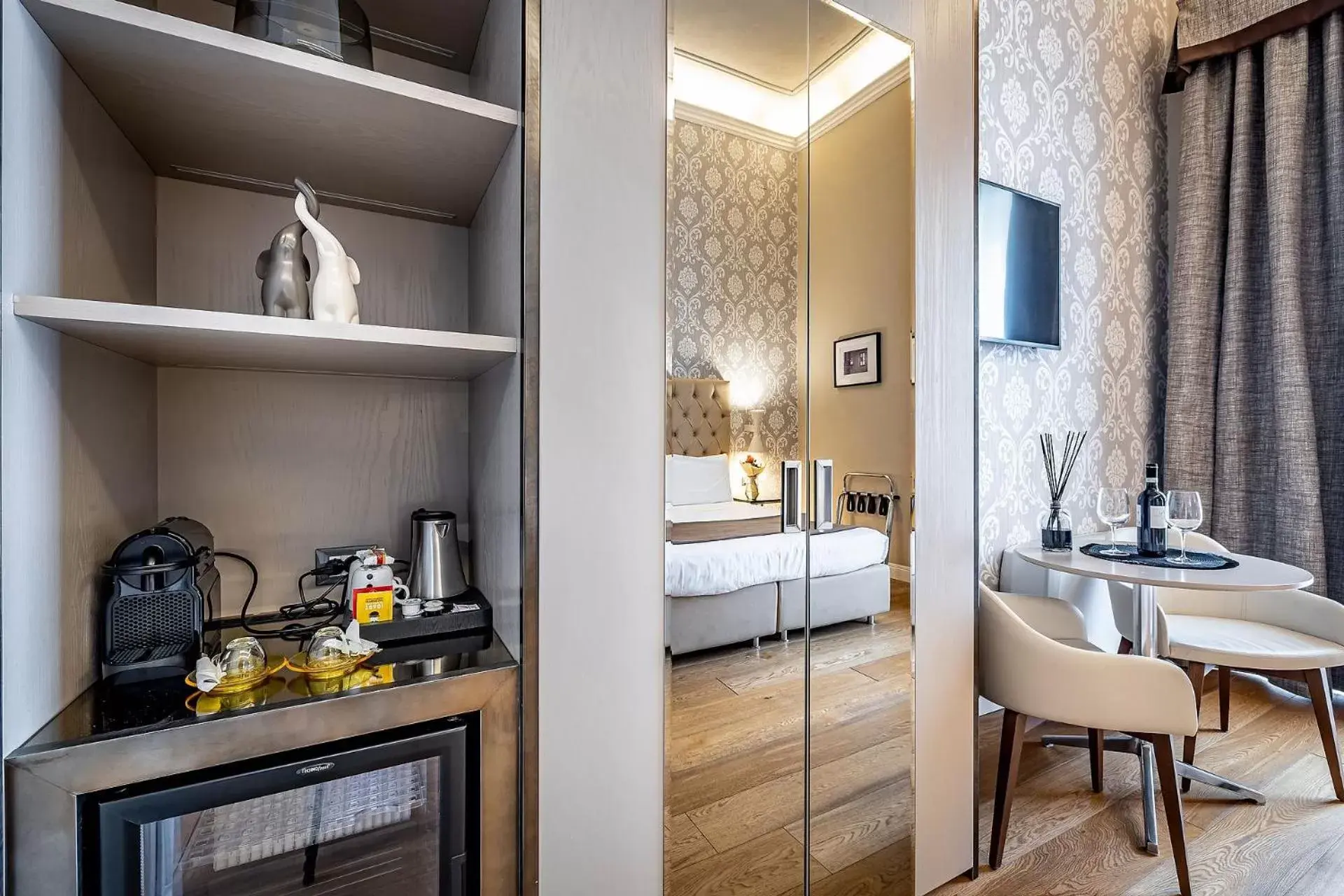 Bedroom, Kitchen/Kitchenette in Martelli 6 Suite & Apartments