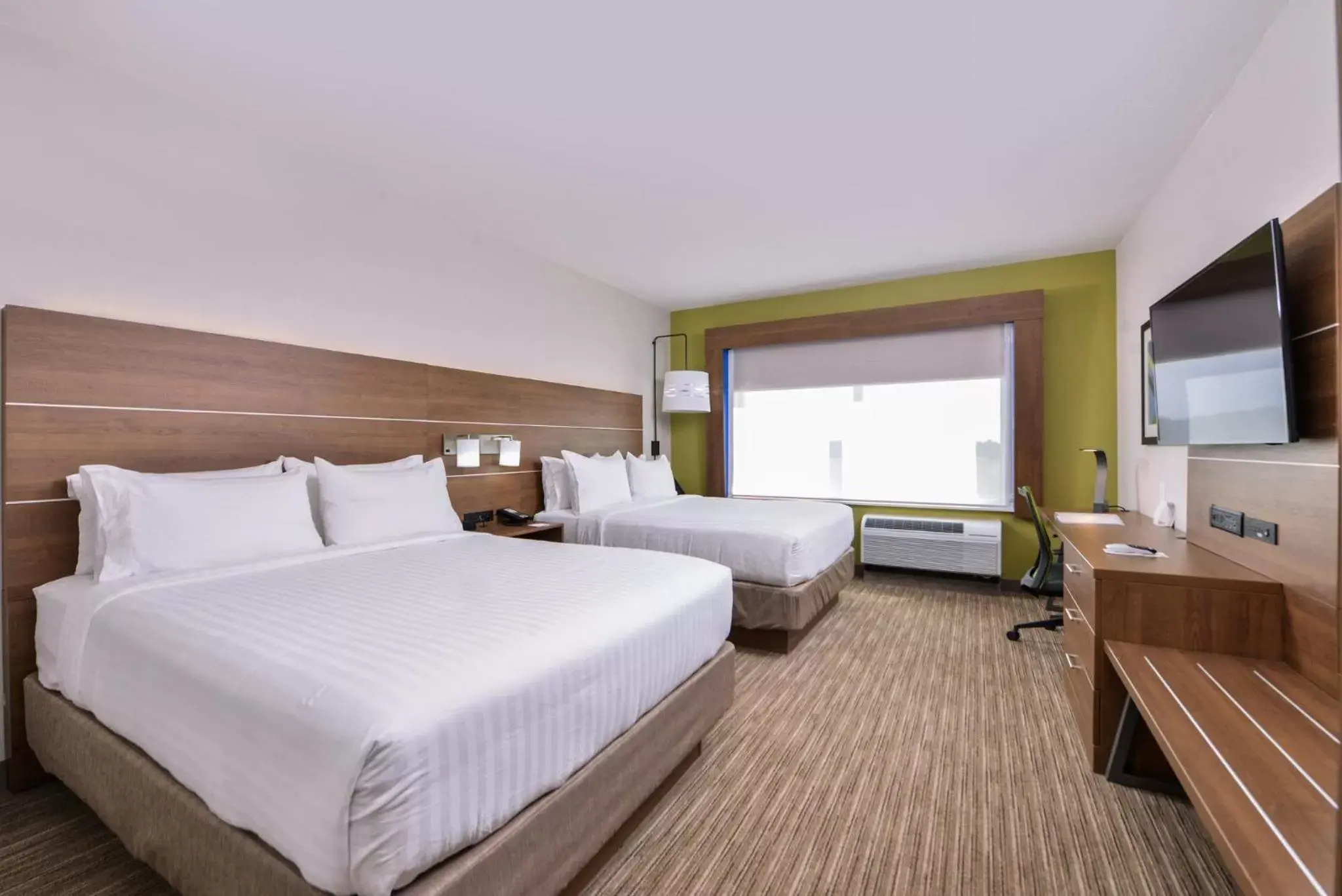 Photo of the whole room, Bed in Holiday Inn Express & Suites - Siloam Springs, an IHG Hotel