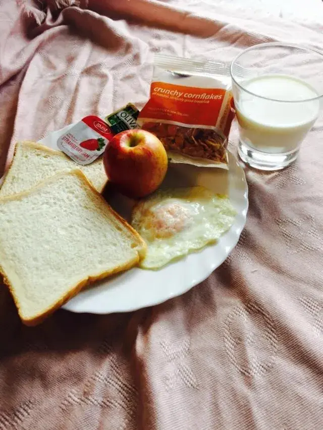 Breakfast in 747 Motel